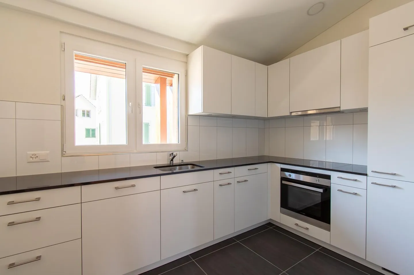 Appartamento luminoso e moderno di 3,5 stanze - Foto 4 di 12