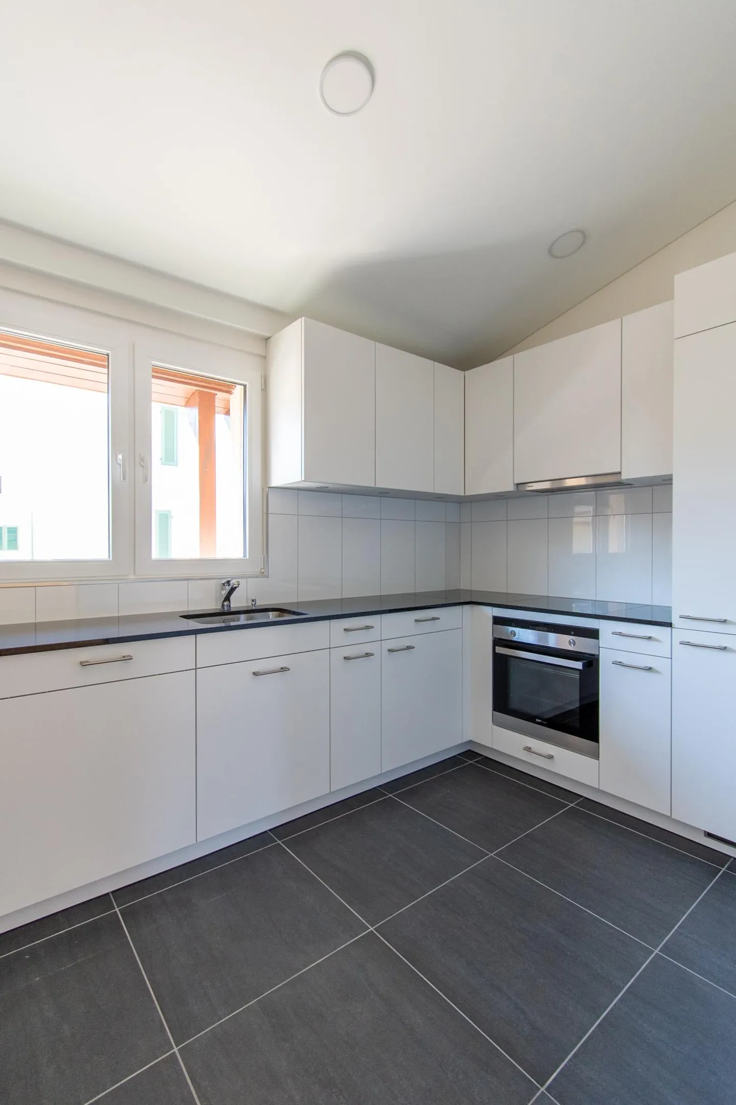 Appartamento luminoso e moderno di 3,5 stanze - Foto 5 di 12