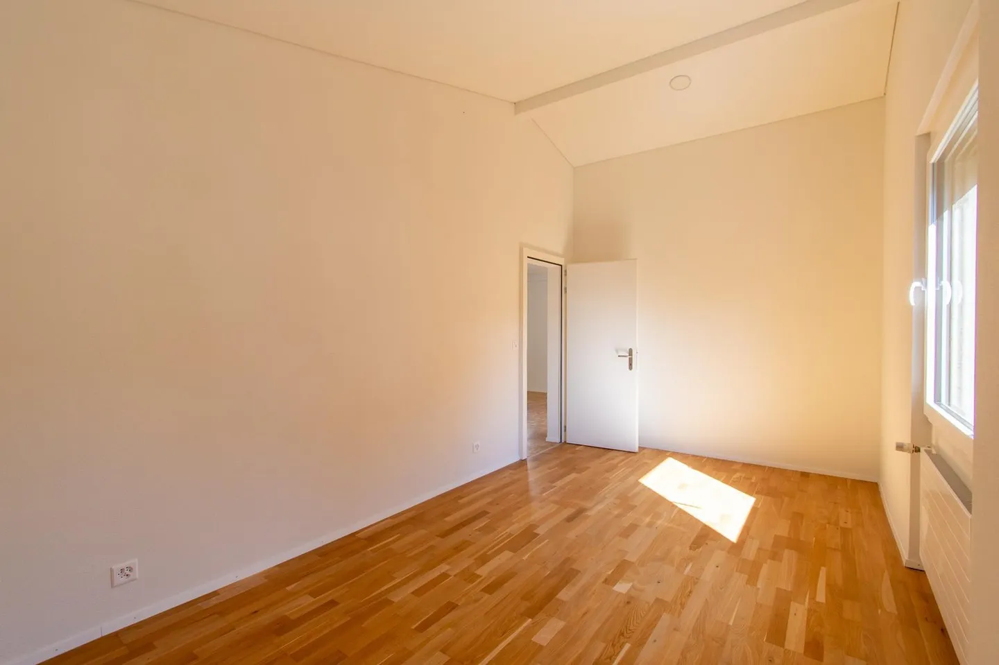 Appartamento luminoso e moderno di 3,5 stanze - Foto 7 di 12