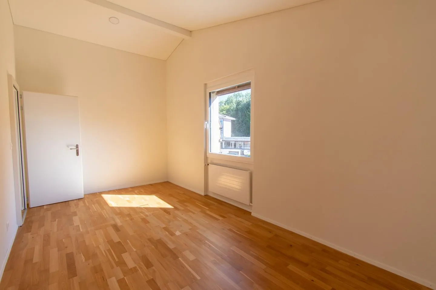 Appartamento luminoso e moderno di 3,5 stanze - Foto 8 di 12