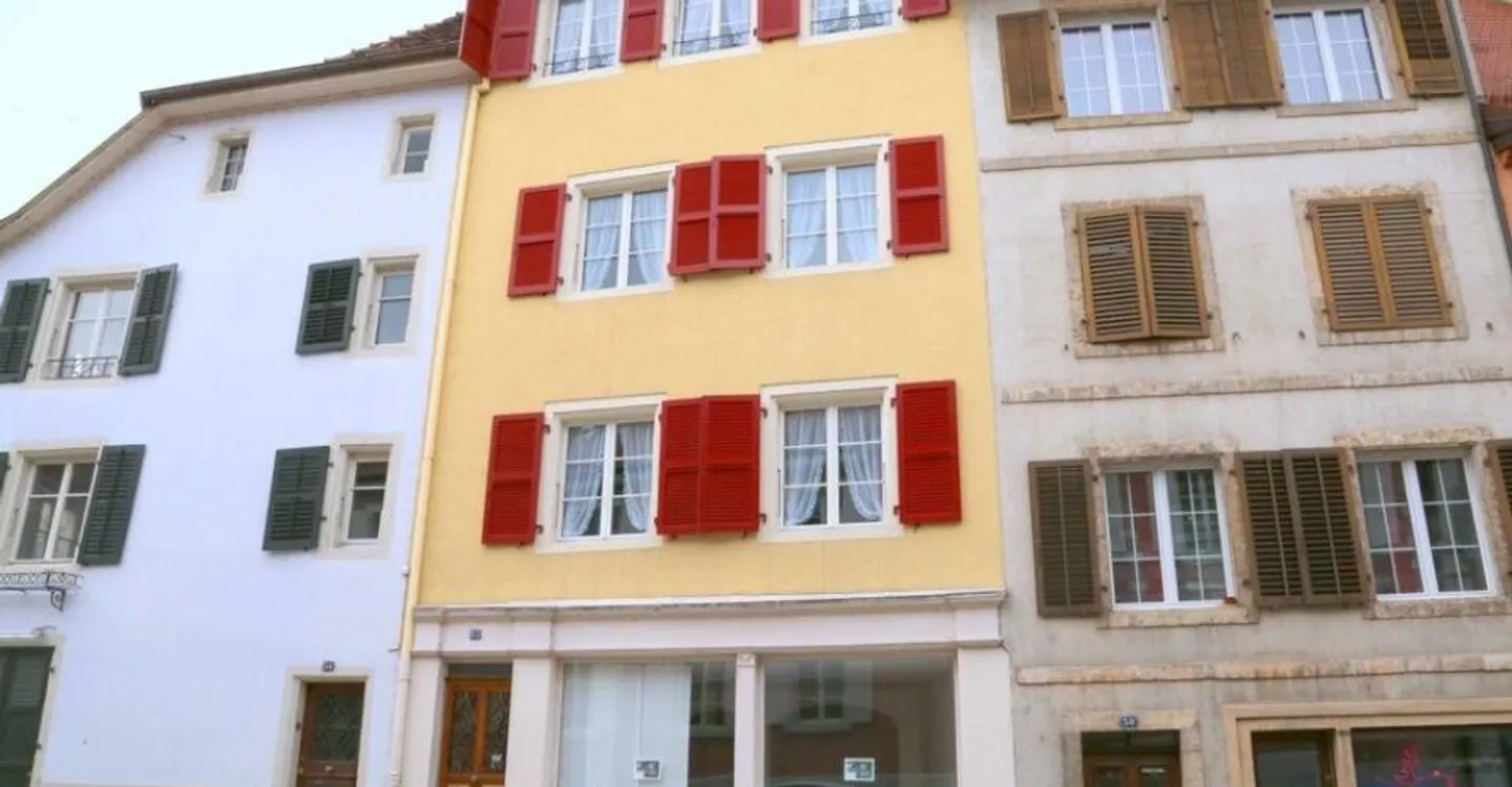 Edificio misto affascinante - Foto 1 di 12