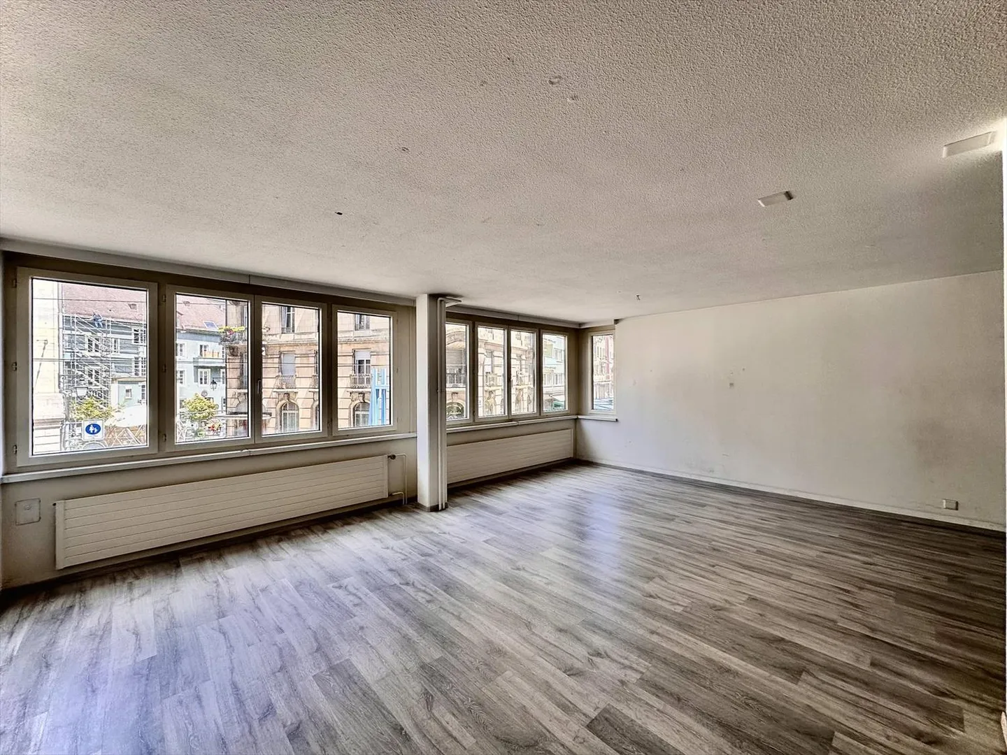 Büros, Lokale von 115 m2 zur Miete in La Chaux-de-Fonds - Foto 3 von 5