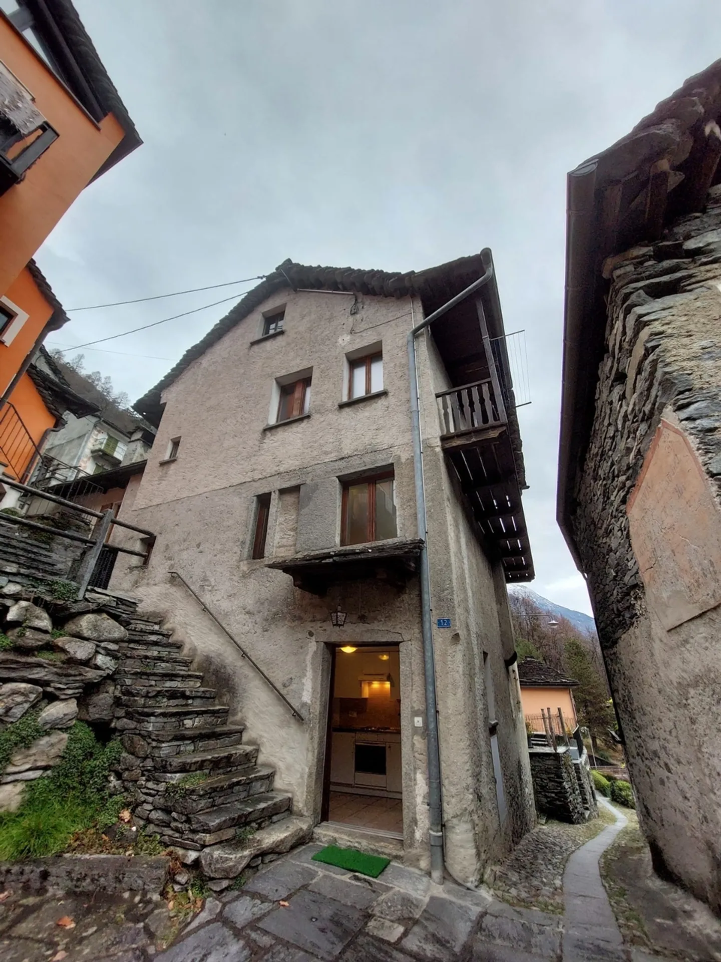 Charmantes Reihenhaus in Cevio - Foto 1 von 13