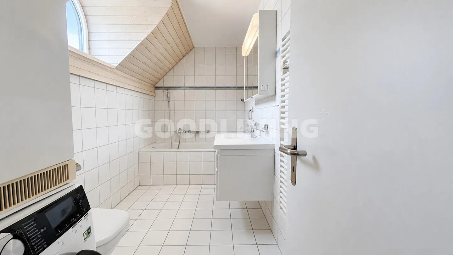 Dachwohnung mit Weitsicht und ruhiger Wohnlage in Klingnau - Photo 6 of 6