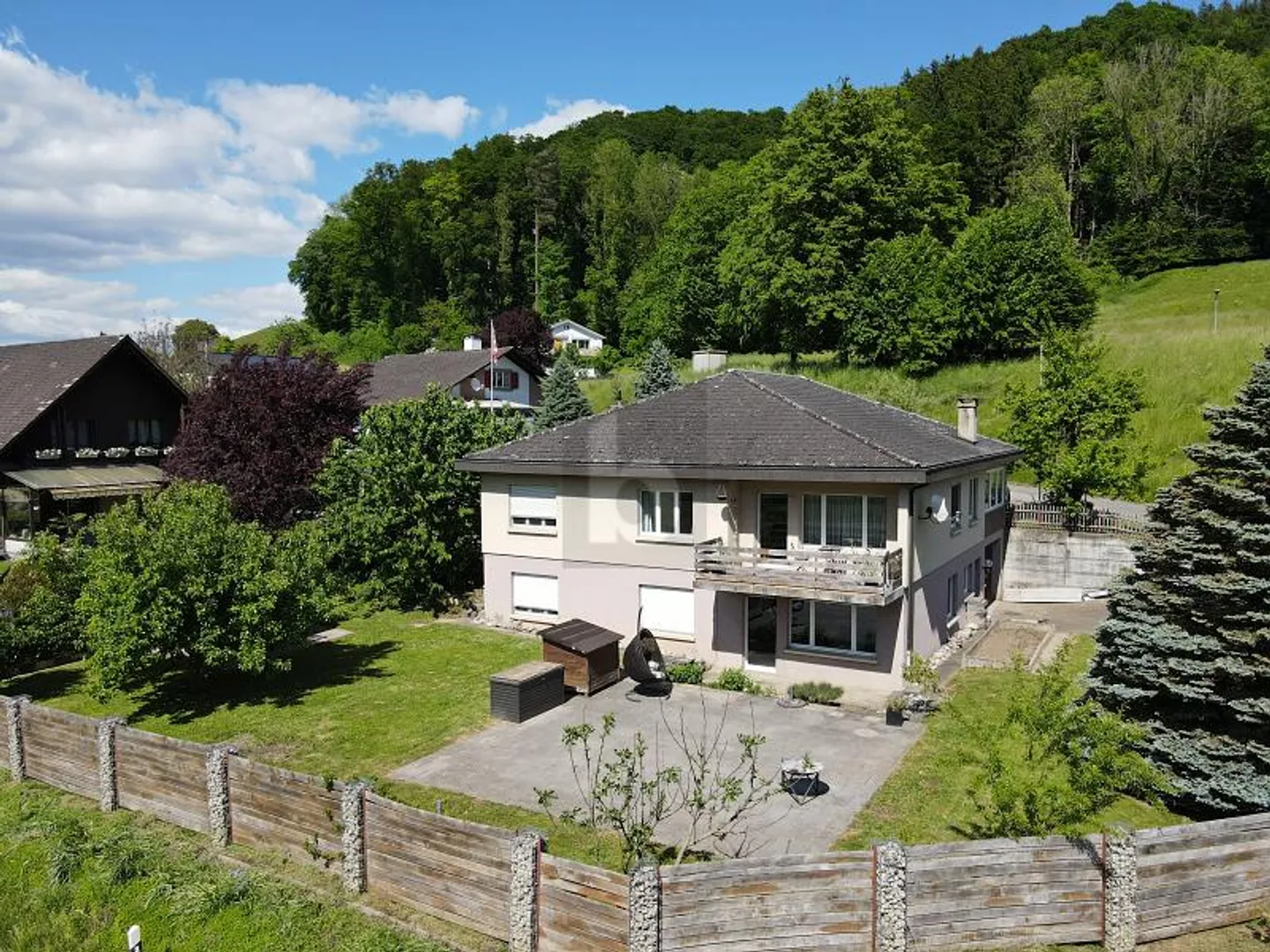 Detached with plenty of space - Photo 1 of 6