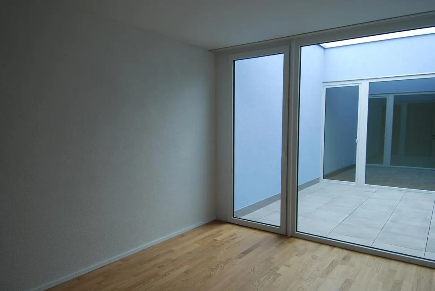 Moderne Wohnung mit Atrium - Foto 11 von 12