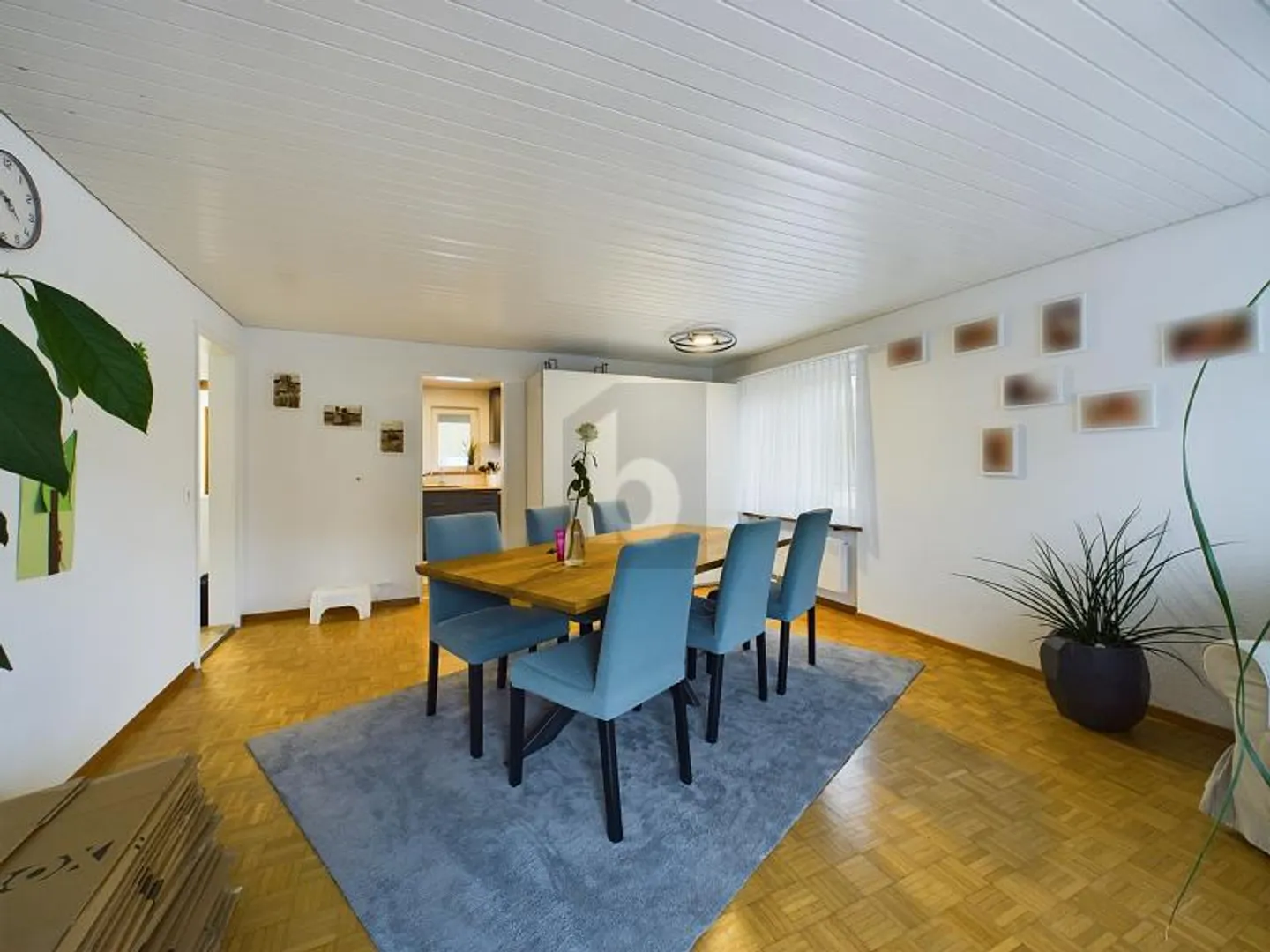 Detached with plenty of space - Photo 2 of 6