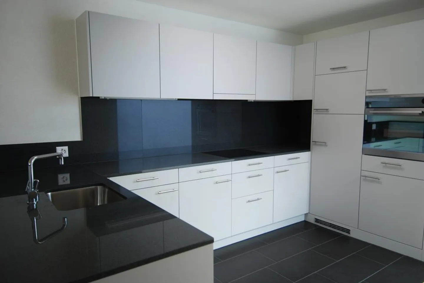 Moderne Wohnung mit Atrium - Foto 2 von 12