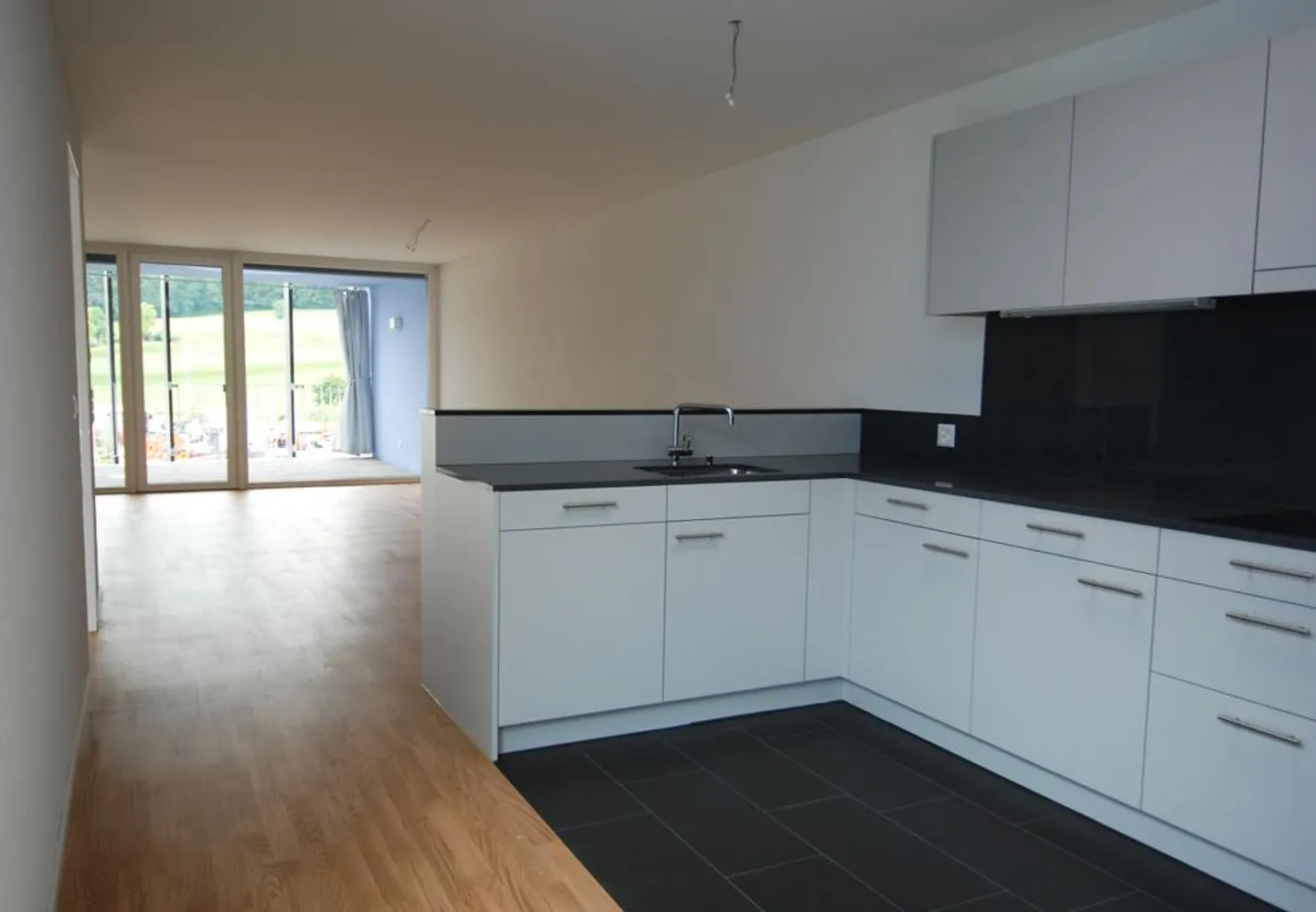 Moderne Wohnung mit Atrium - Foto 3 von 12