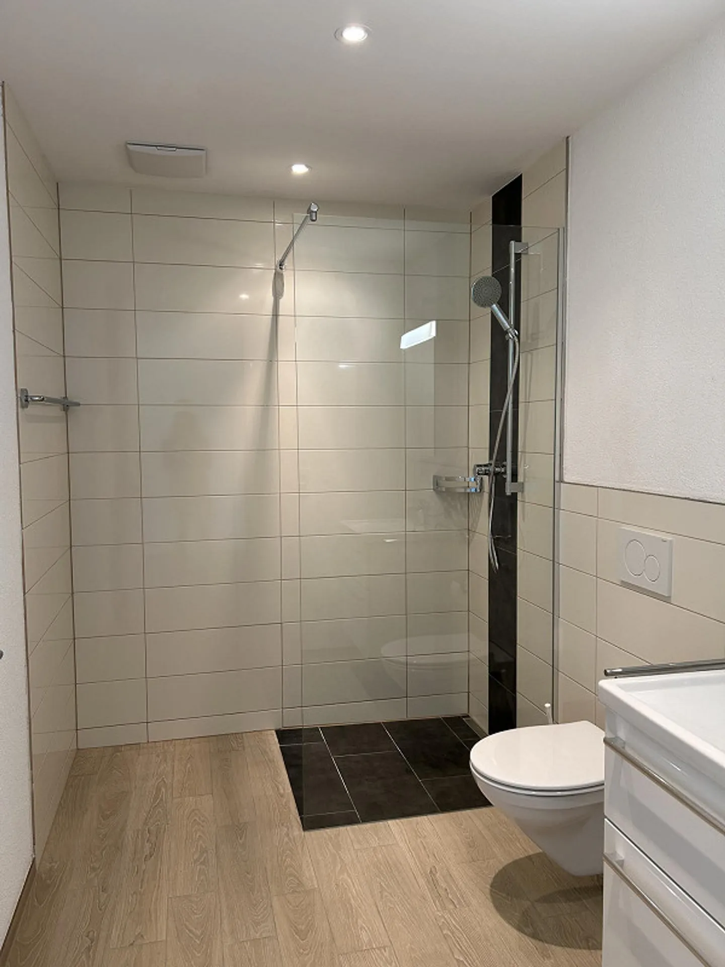Modern 2.5-room apartment with central location - Photo 4 of 9
