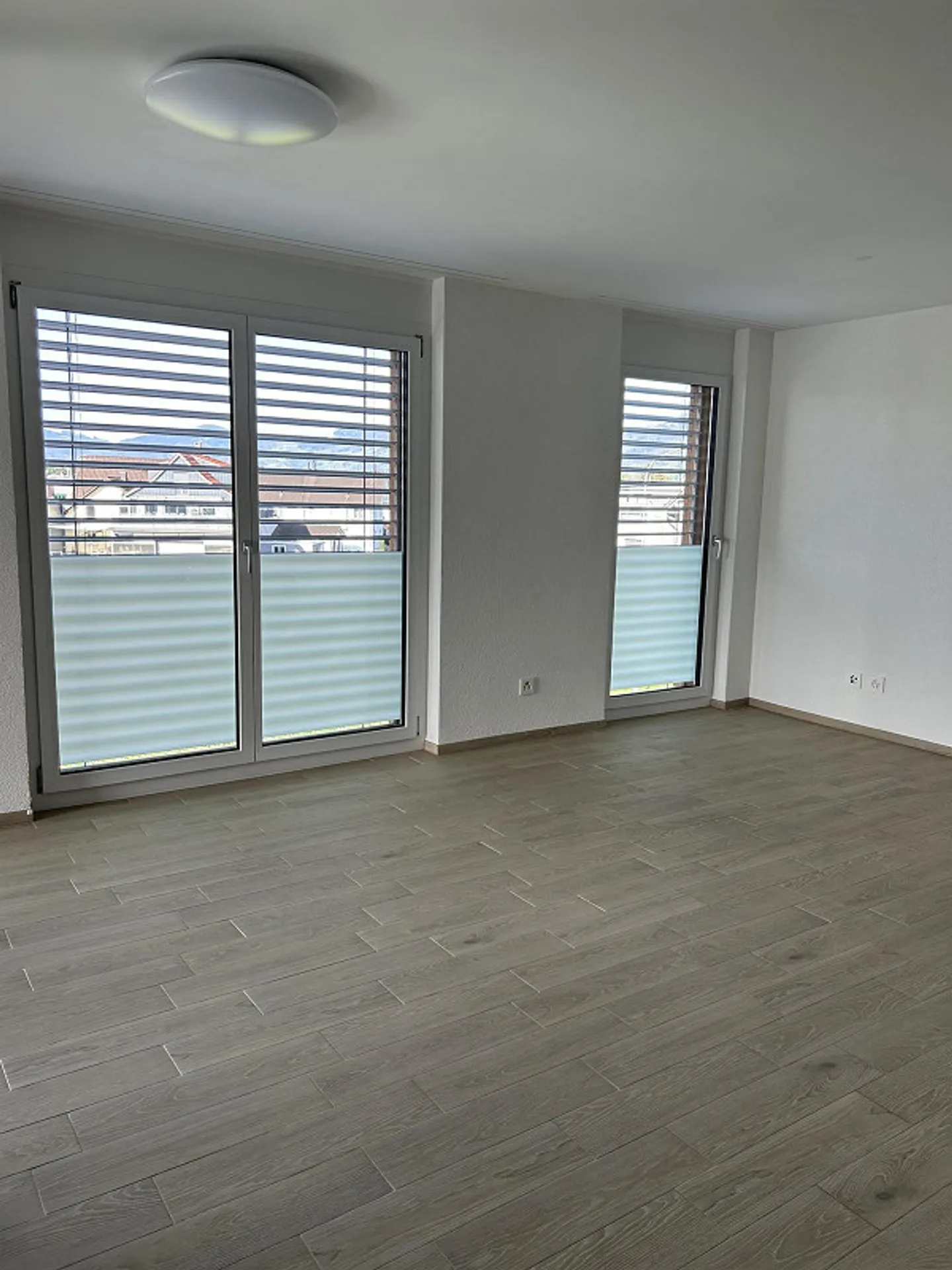 Modern 2.5-room apartment with central location - Photo 5 of 9