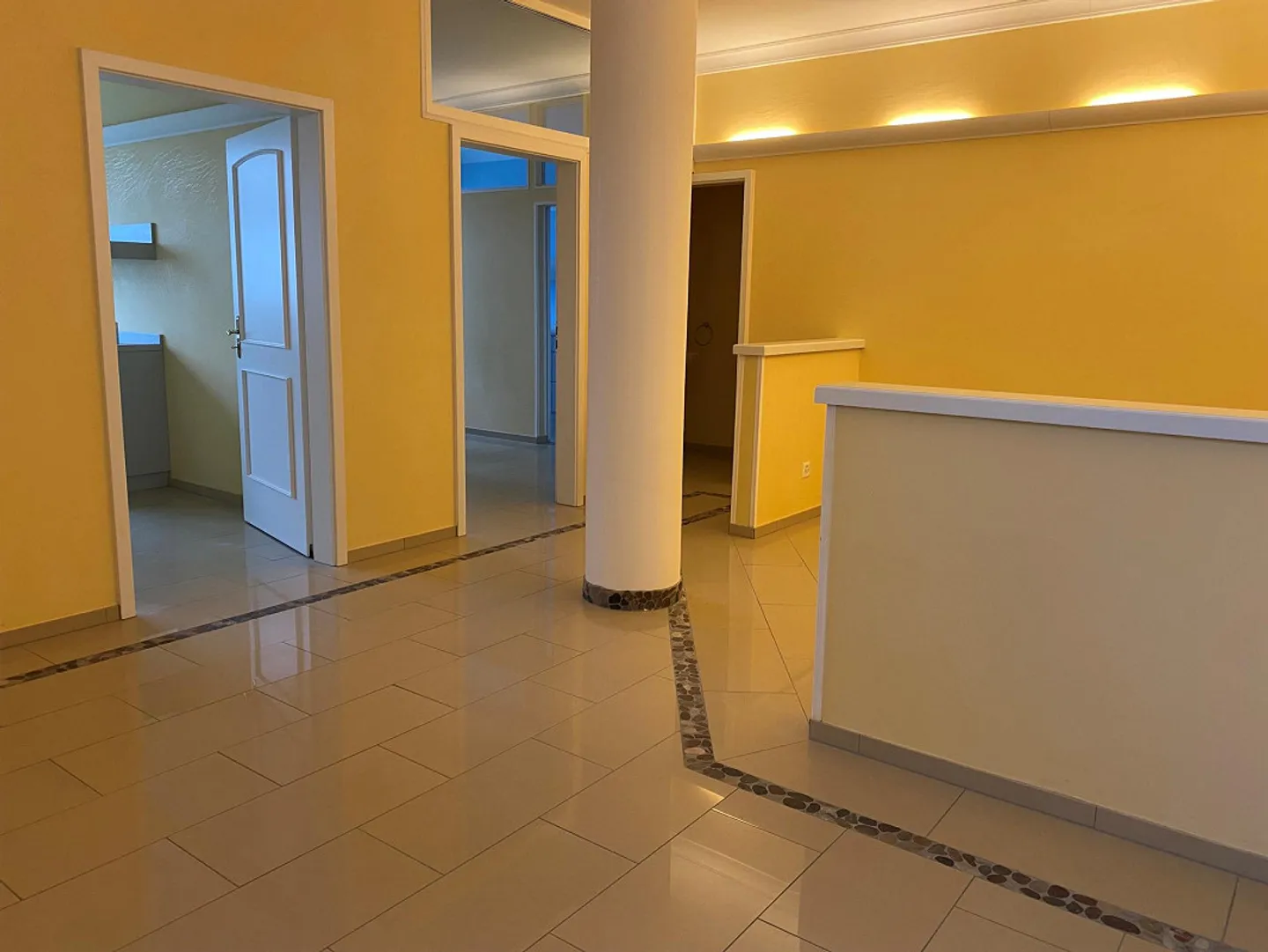 Locaux de bureau/cabinet médical au cœur de Frauenfeld - Photo 3 sur 4