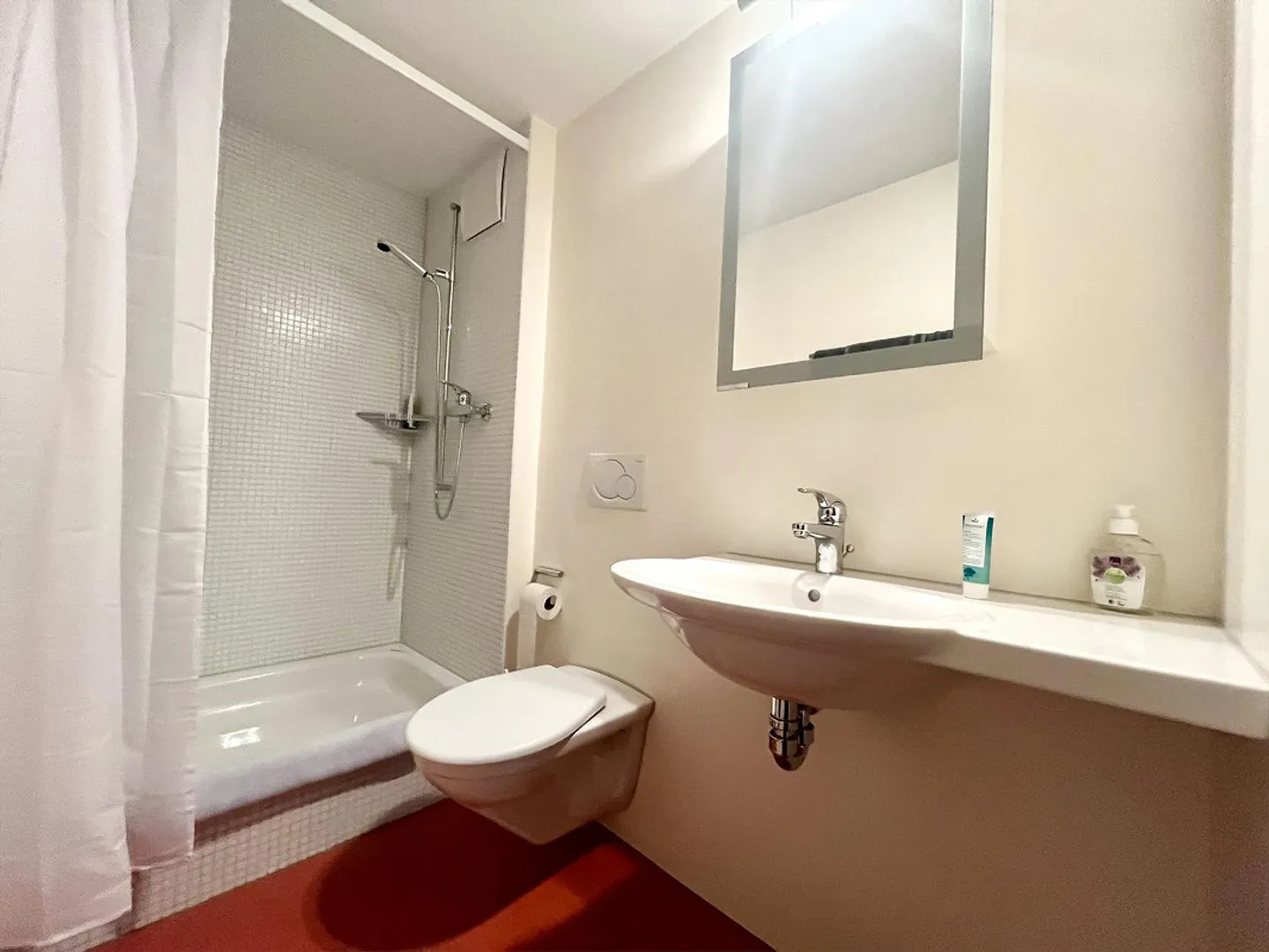 Studio meublé avec espace extérieur privé - Photo 4 sur 5
