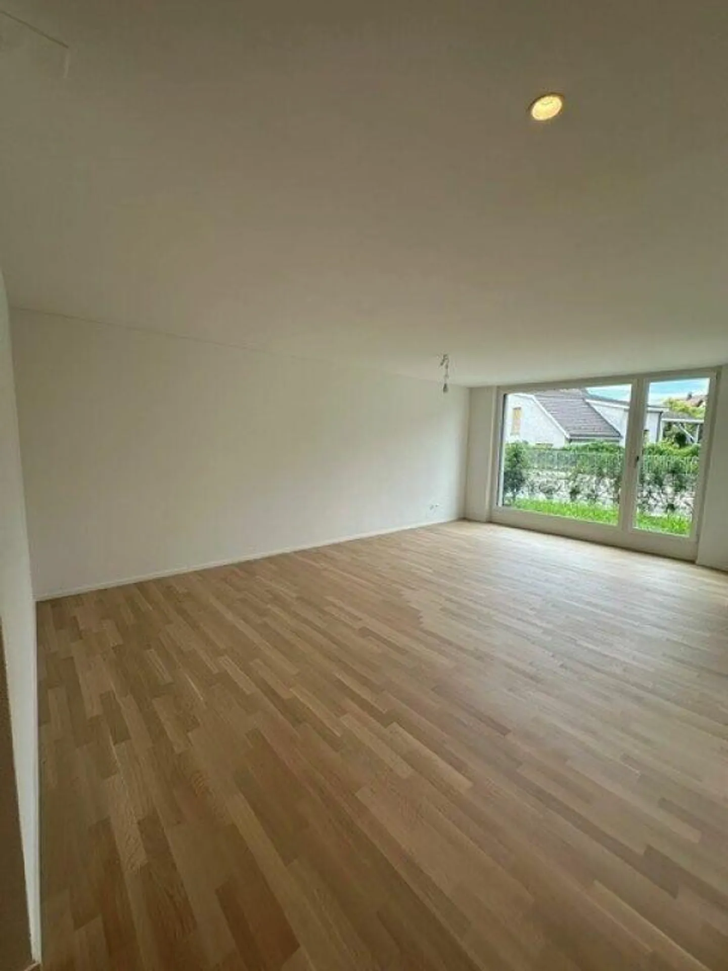 Charming 2.5-room apartment new building in a quiet location in Hedingen for rent - Photo 3 of 10