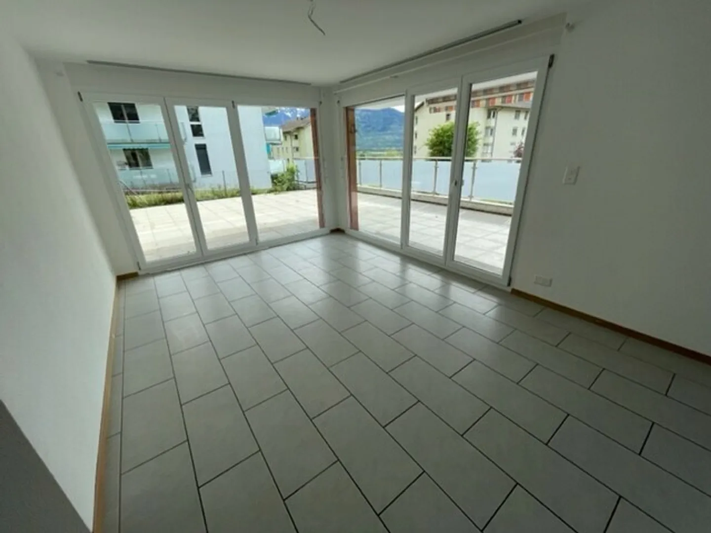 Charming Ground-Floor Apartment - Photo 2 of 12