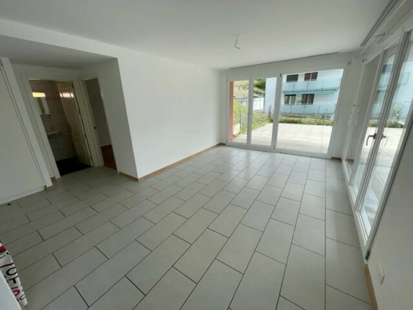 Charming Ground-Floor Apartment - Photo 3 of 12
