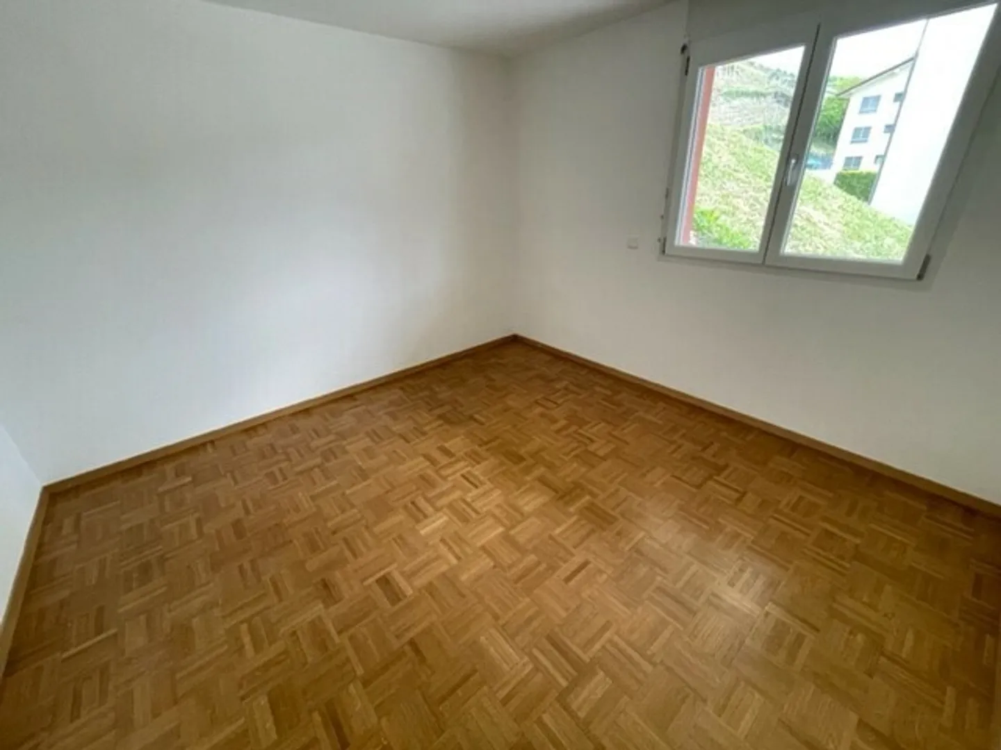 Charming Ground-Floor Apartment - Photo 7 of 12