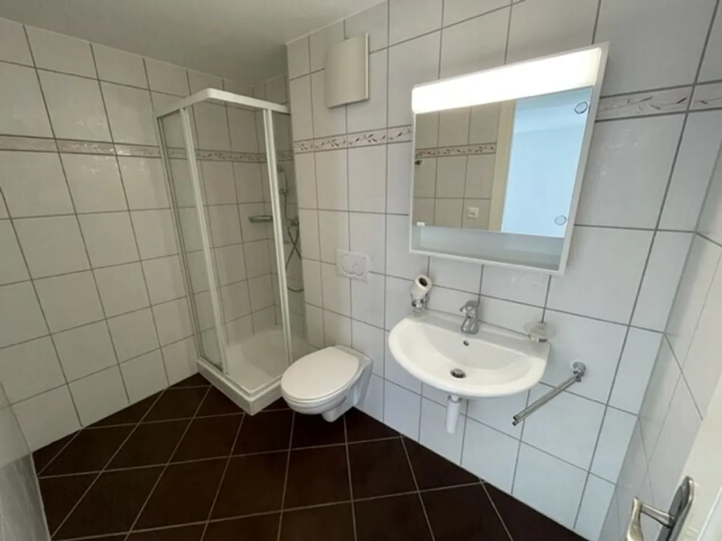 Charming Ground-Floor Apartment - Photo 8 of 12