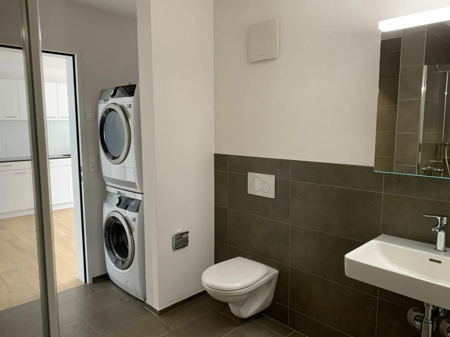 Appartement moderne de 2,5 pièces dans un emplacement central à Steckborn - Photo 2 sur 6