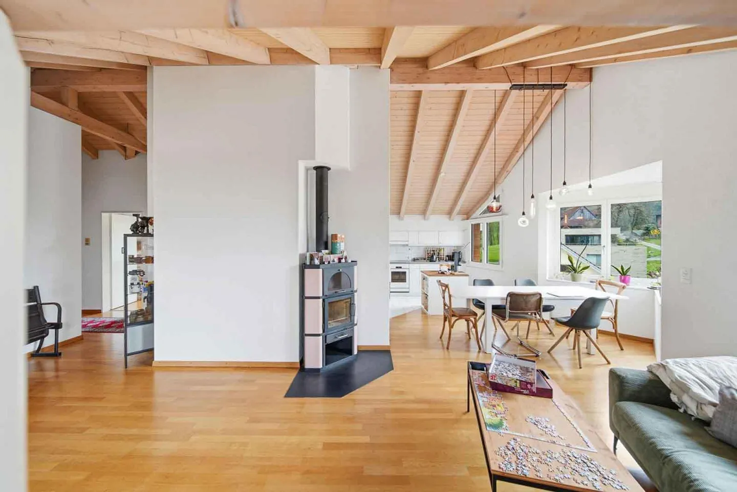 APPARTEMENT SUR LE TOIT - ÉLÉGANT PENTHOUSE DE 4,5 PIÈCES - Photo 3 sur 5