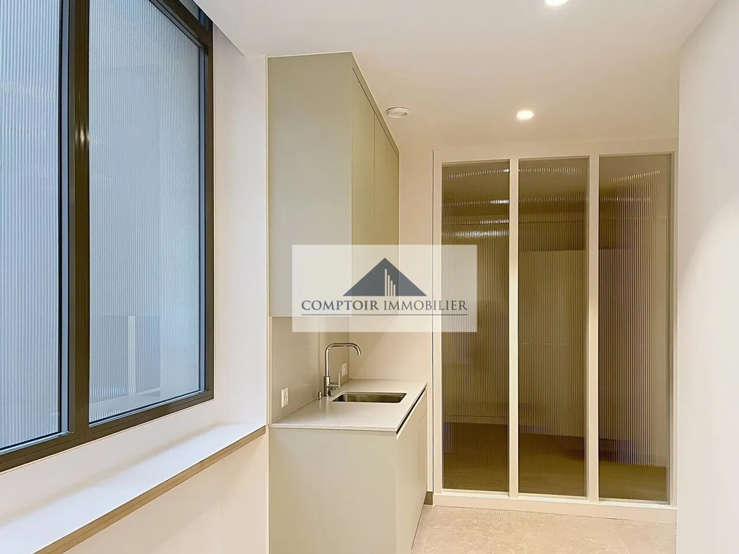 Modern Office Space in Geneva - Photo 3 of 12