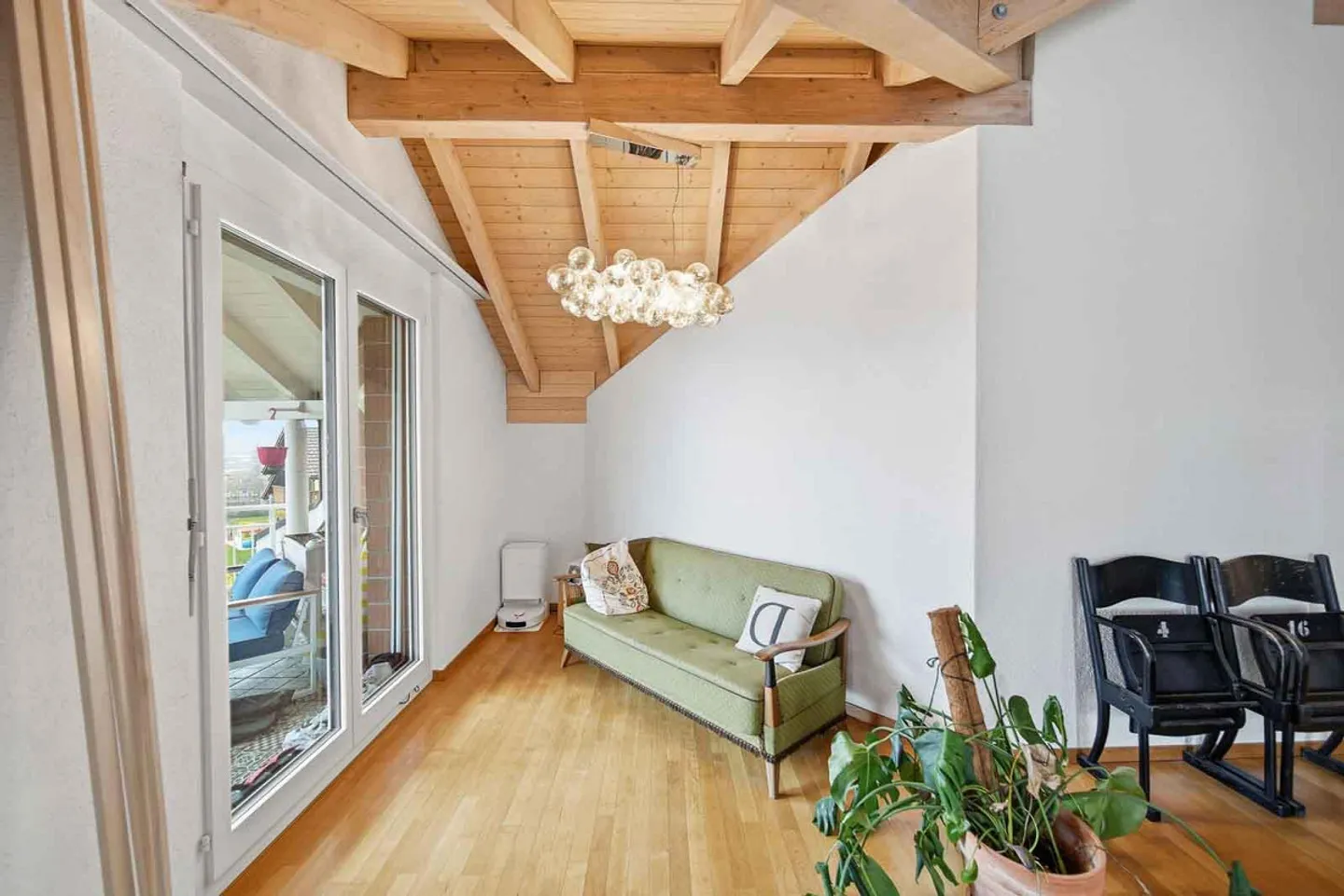 APPARTEMENT SUR LE TOIT - ÉLÉGANT PENTHOUSE DE 4,5 PIÈCES - Photo 4 sur 5