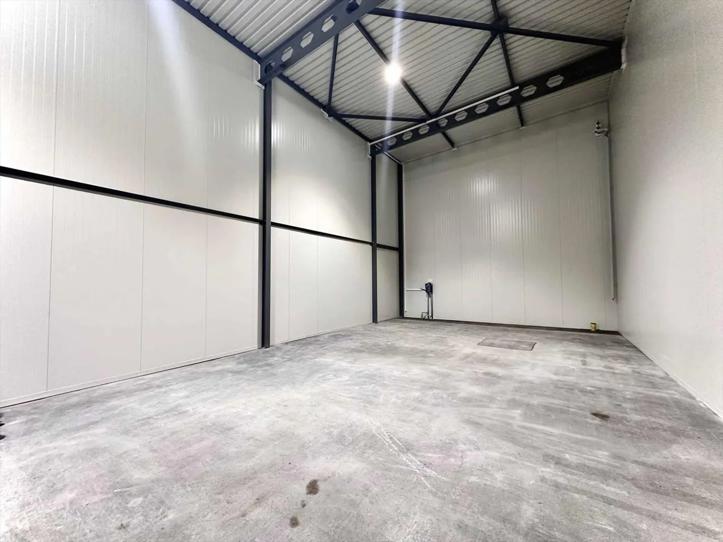 Halle de stockage, dépôt de 123 m2 à louer à Martigny - Photo 1 sur 3