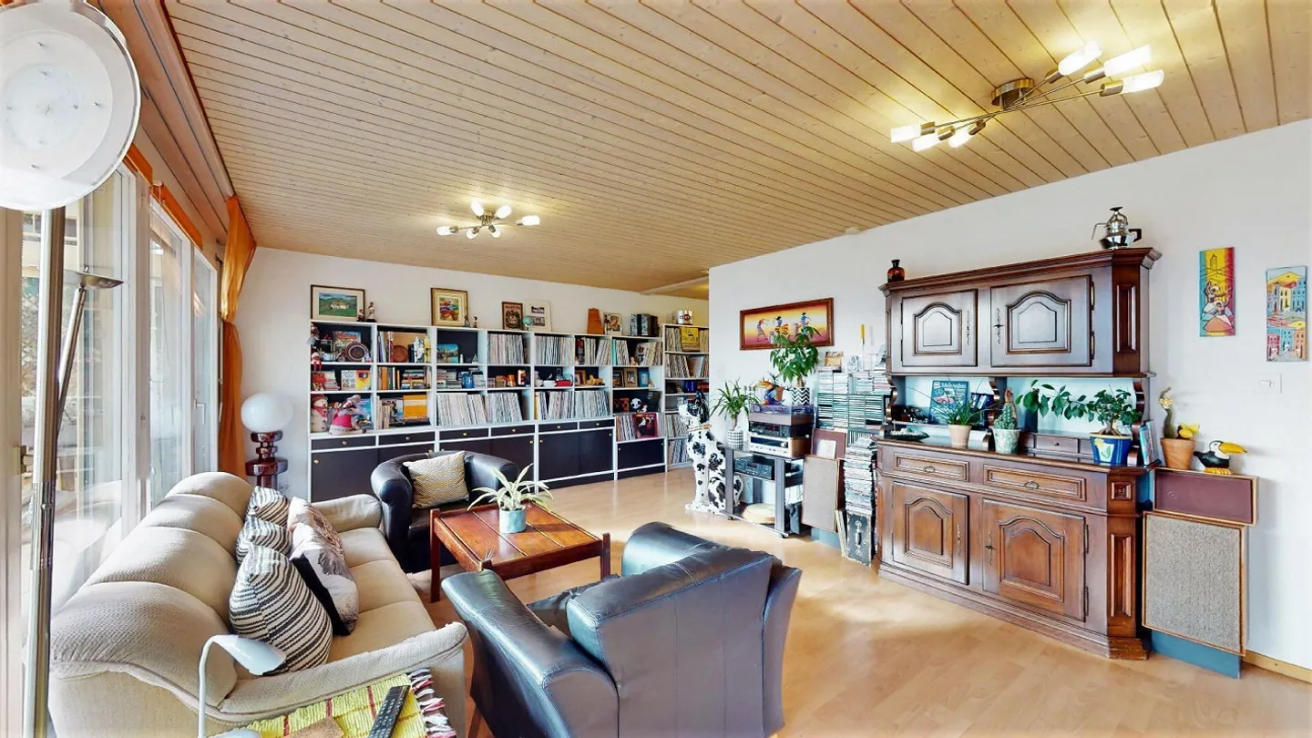 Comfortable large 3.5-room apartment in the green - Photo 5 of 12