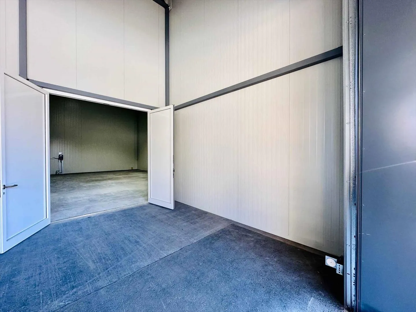 Halle de stockage, dépôt de 123 m2 à louer à Martigny - Photo 2 sur 3