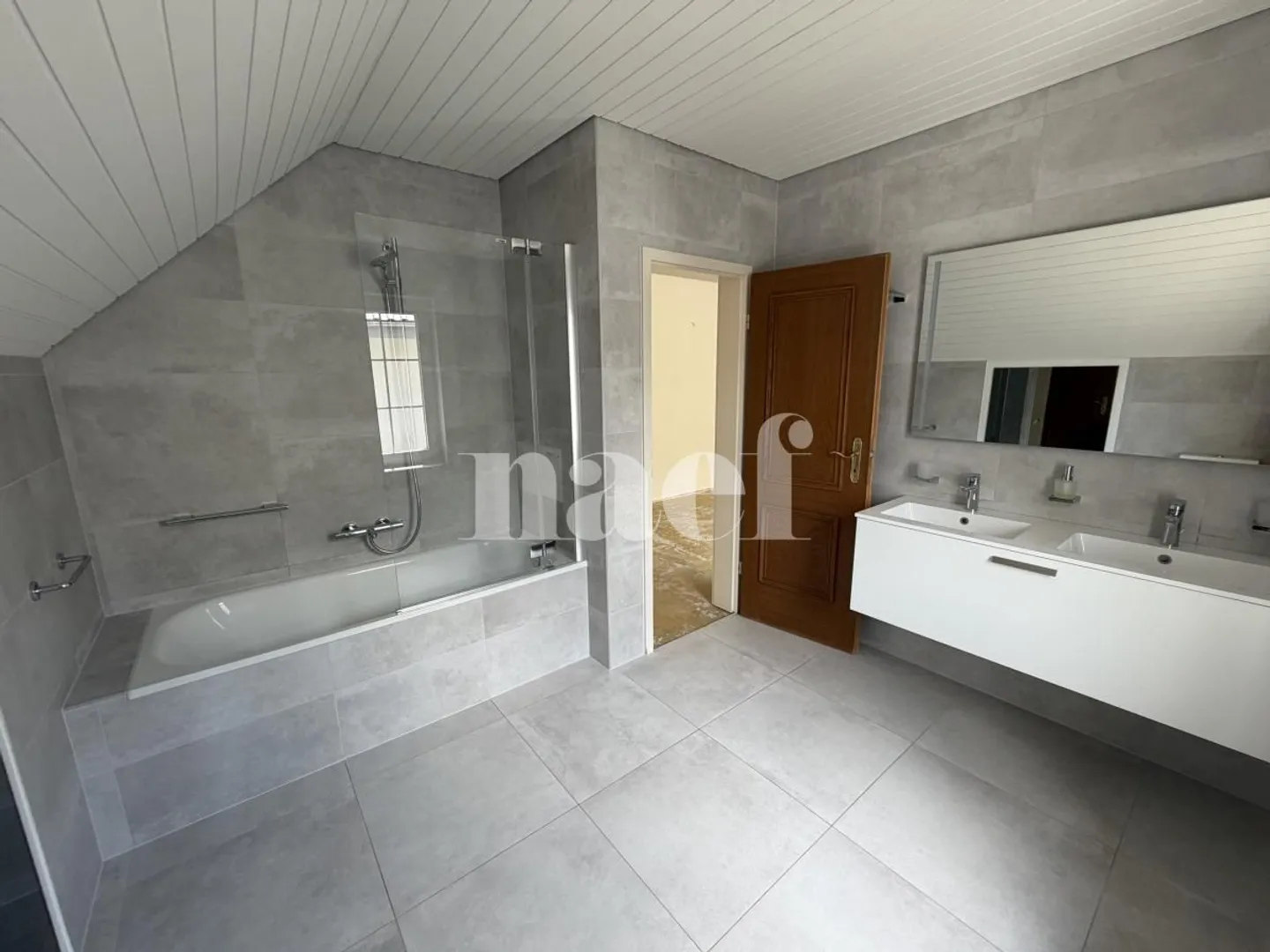 Schöne individuelle und familienfreundliche Villa teilweise renoviert, mit 6 Zimmern - Foto 12 von 13