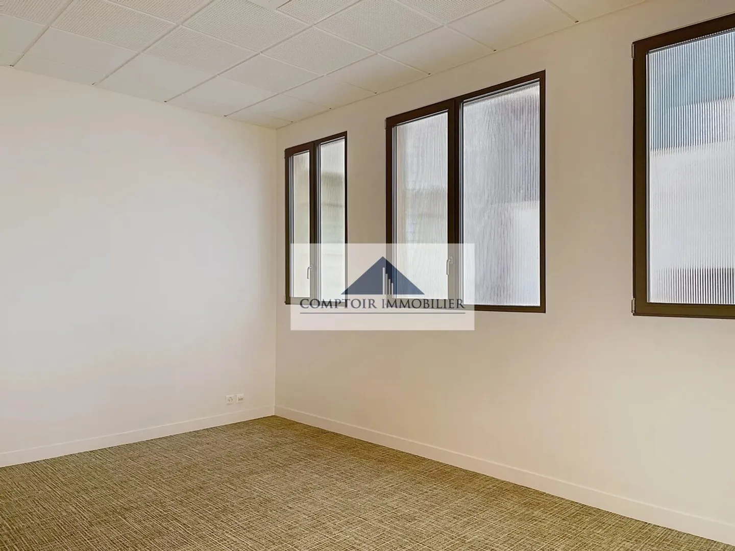 Modern Office Space in Geneva - Photo 7 of 12