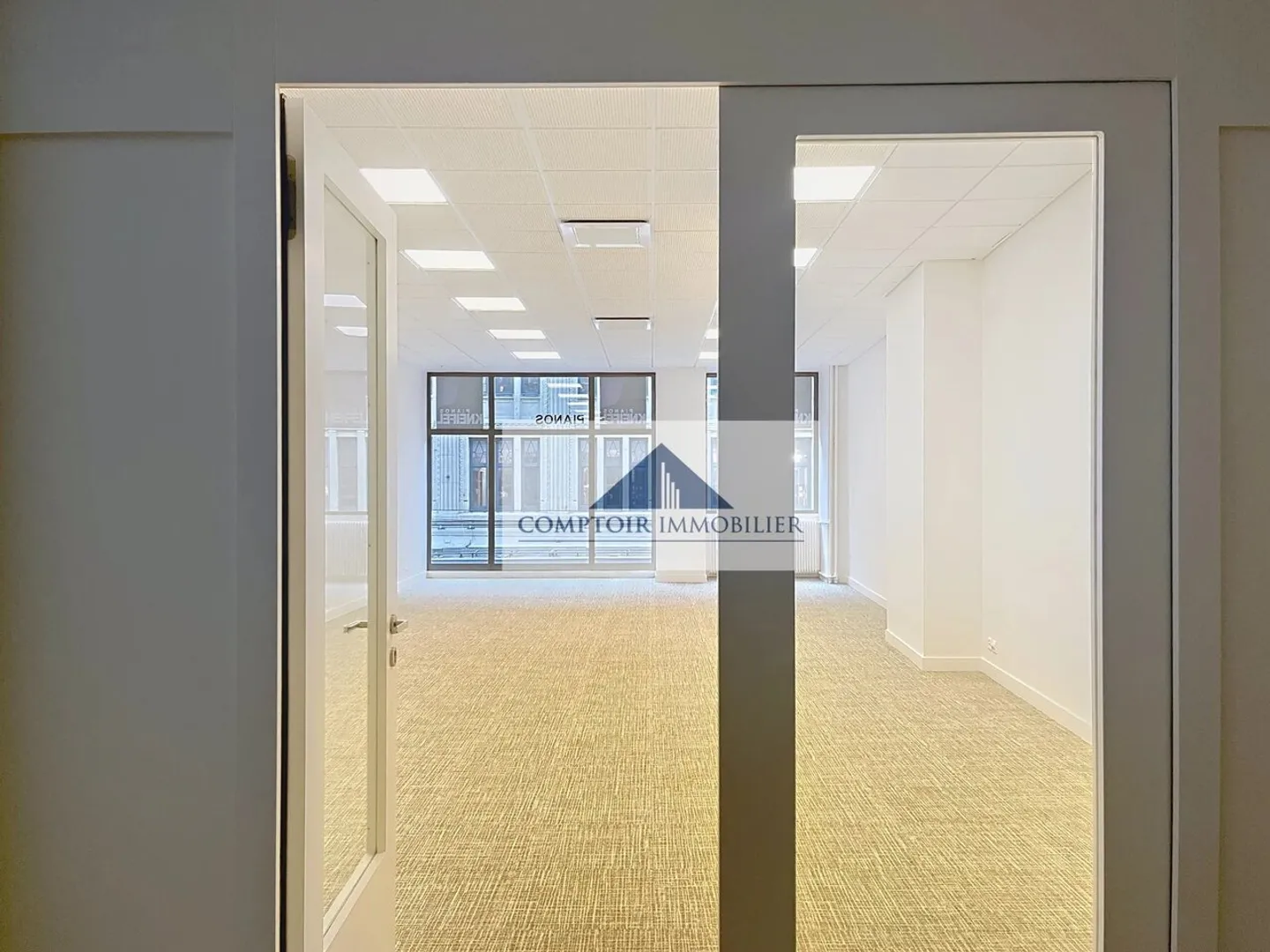 Modern Office Space in Geneva - Photo 8 of 12