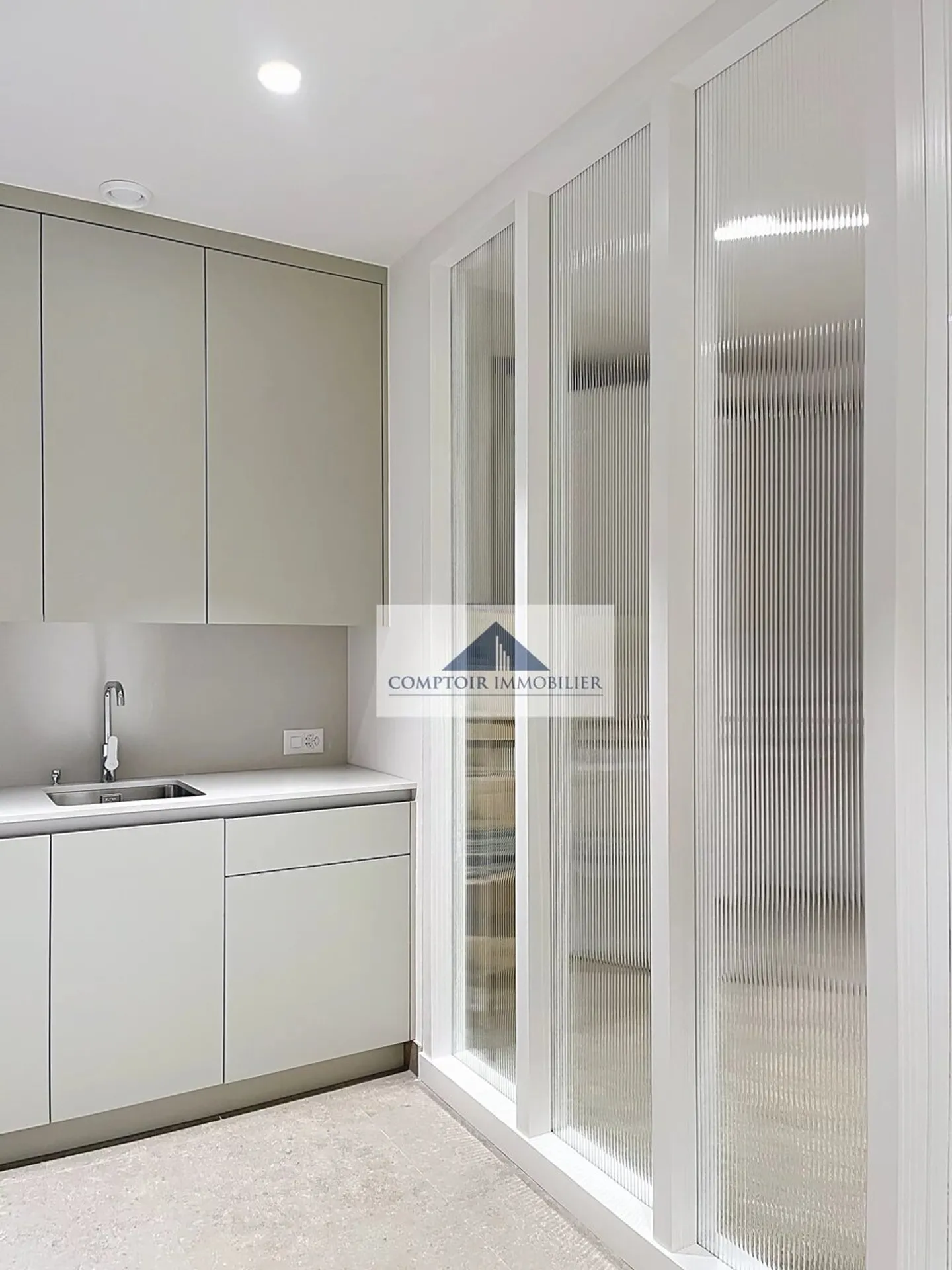 Modern Office Space in Geneva - Photo 11 of 12