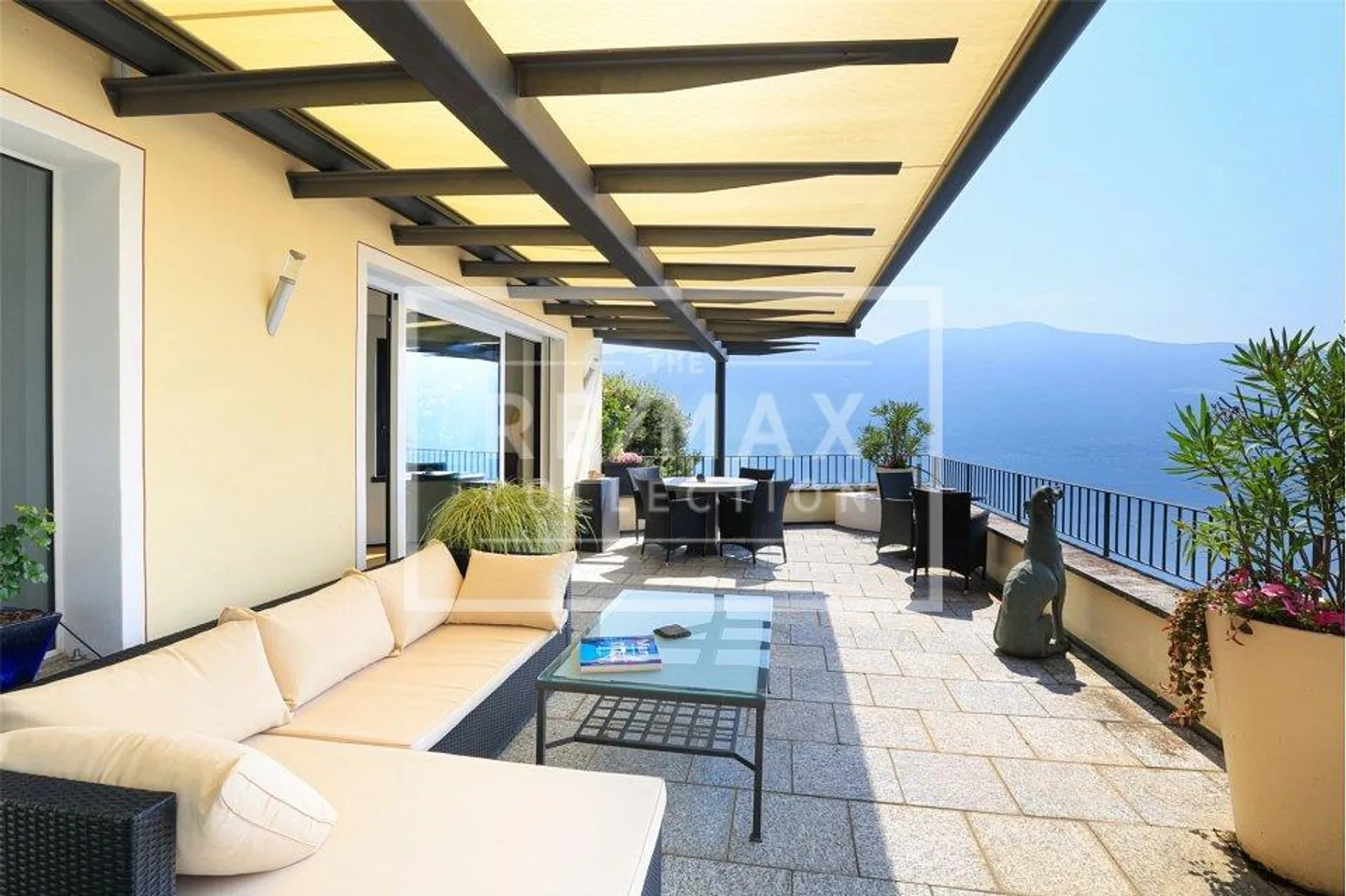 Exclusive 6.5-room apartment in a dream location - Photo 4 of 13