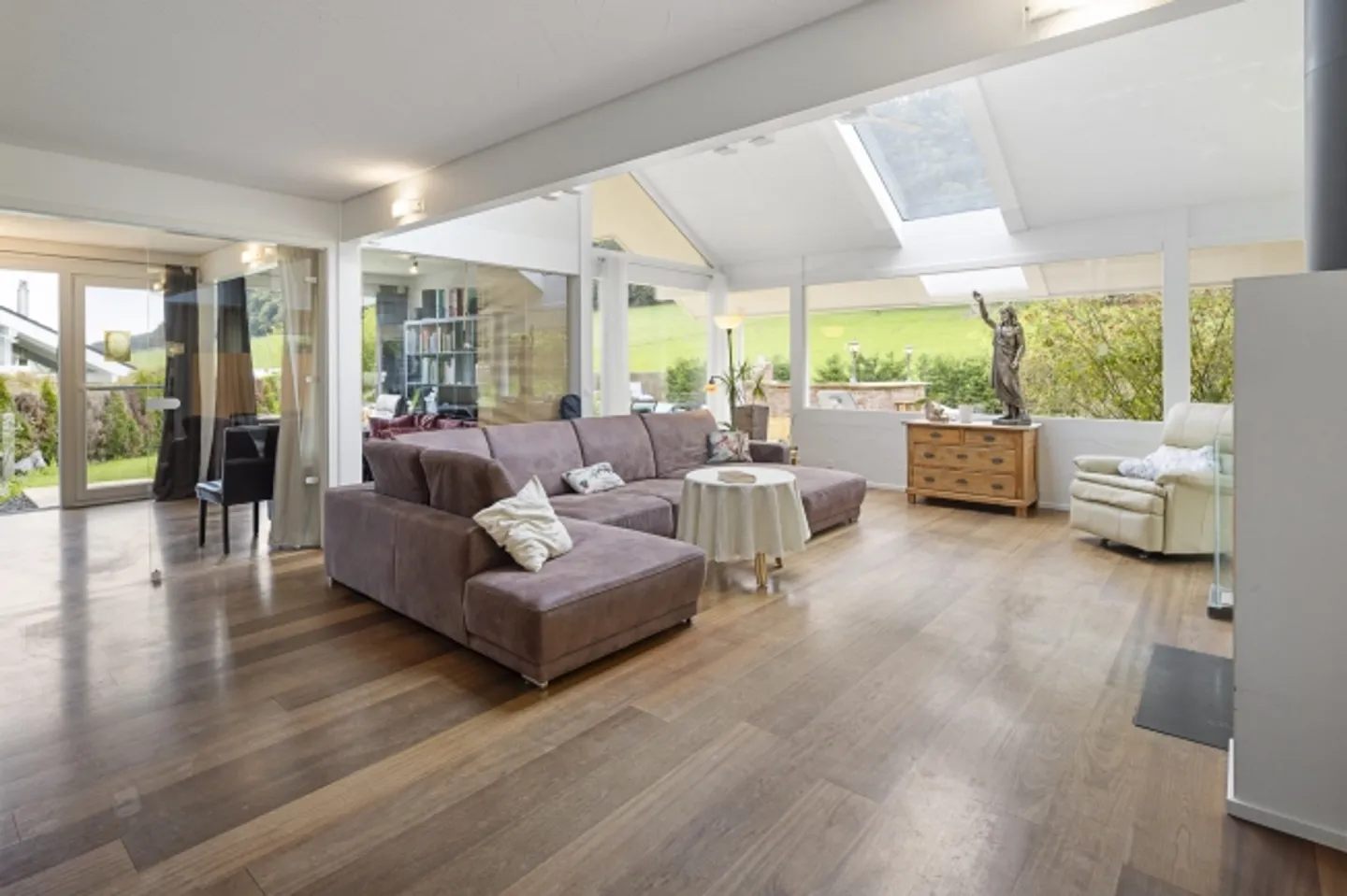 Geräumiges Traumhaus mit Pool - Foto 2 von 13