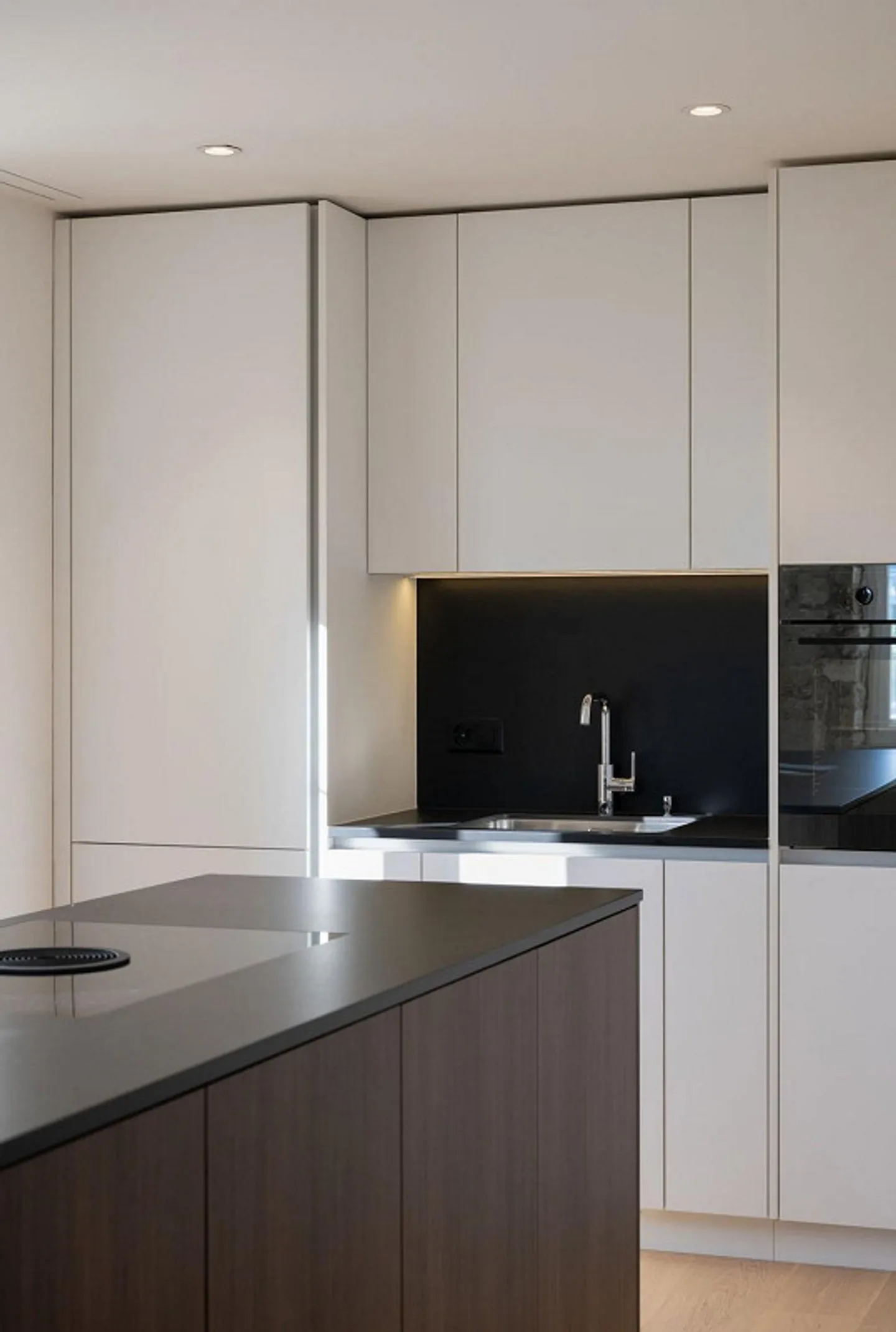 Wohnen, wo andere Ferien machen!  Exklusive 3.5-Zimmer-Wohnung am Z... - Foto 2 von 5