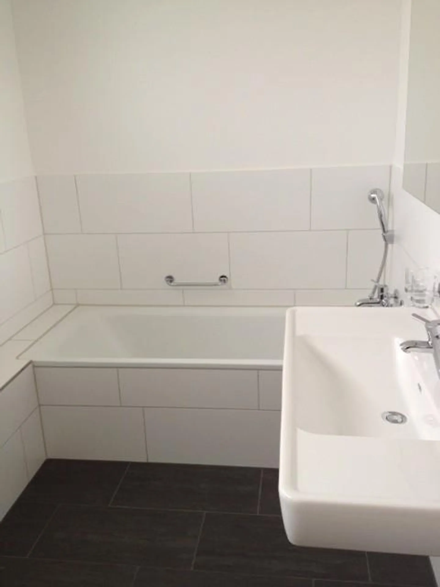 Appartement moderne de 4,5 pièces au 1er étage - Photo 4 sur 7
