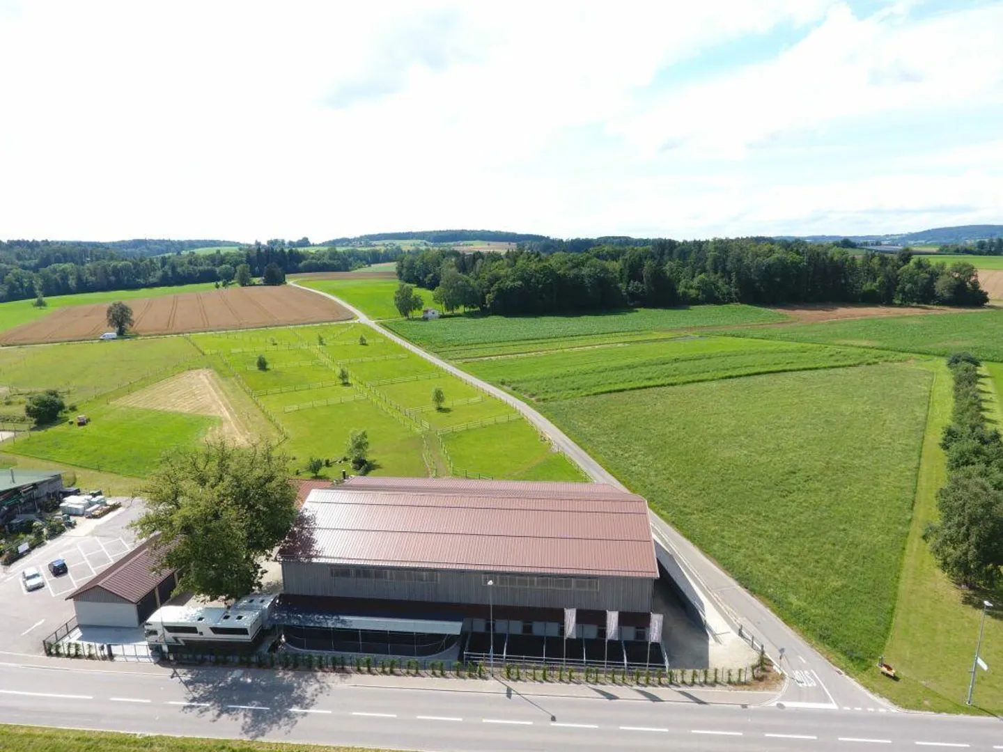 Riservato! Proprietà equestre con casa e arena di equitazione - Foto 5 di 30