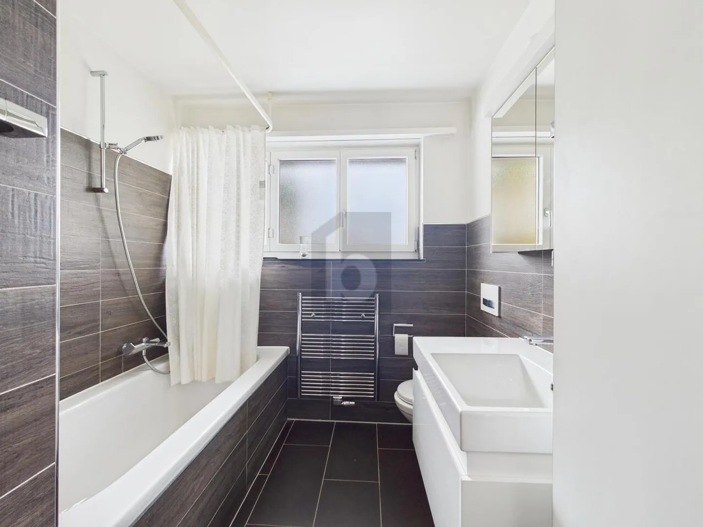 Cozy Apartment with Garden - Photo 3 of 6