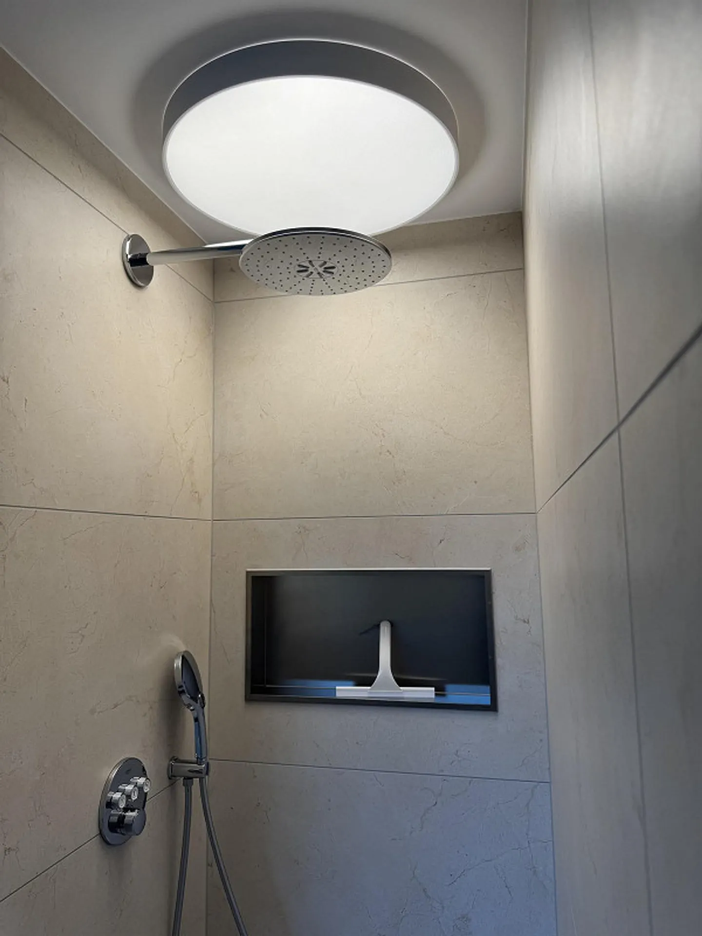 Appartement moderne de 2,5 pièces avec balcon à Lüchingen - Photo 9 sur 16