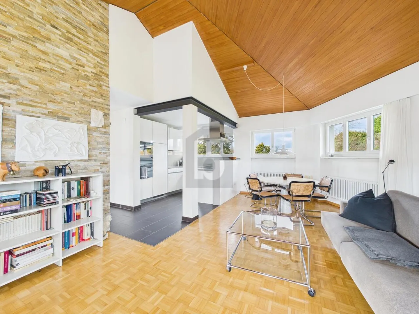 Cozy Apartment with Garden - Photo 1 of 6