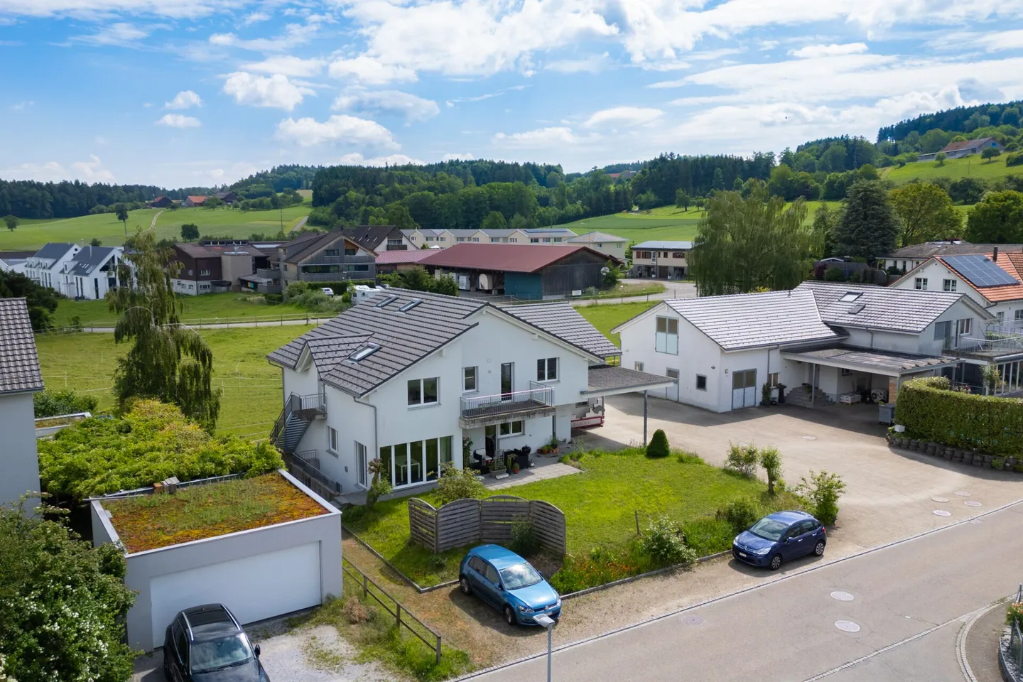 Casa unifamiliare con stalla, appartamento e molto potenziale - Foto 1 di 19
