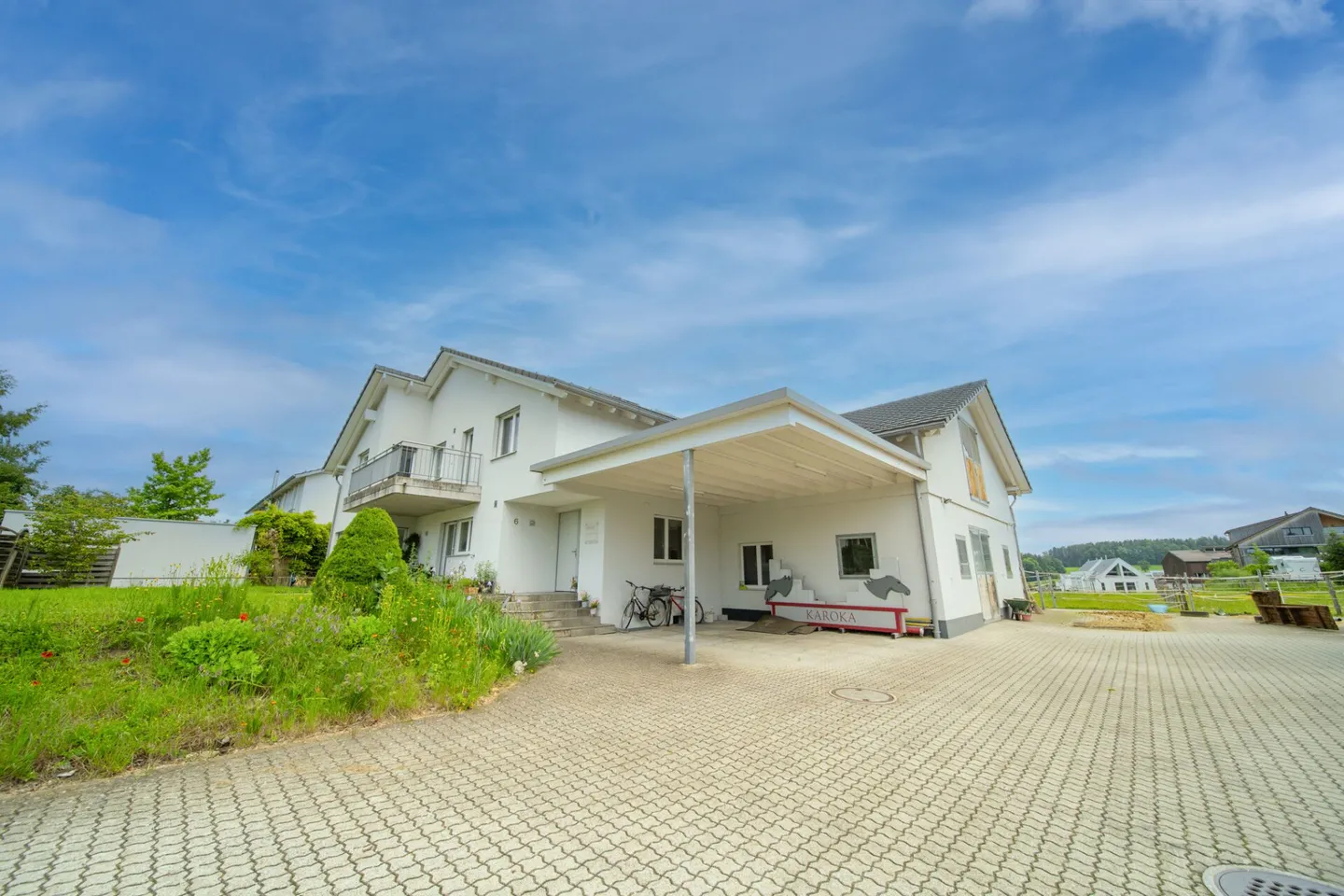 Casa unifamiliare con stalla, appartamento e molto potenziale - Foto 3 di 19