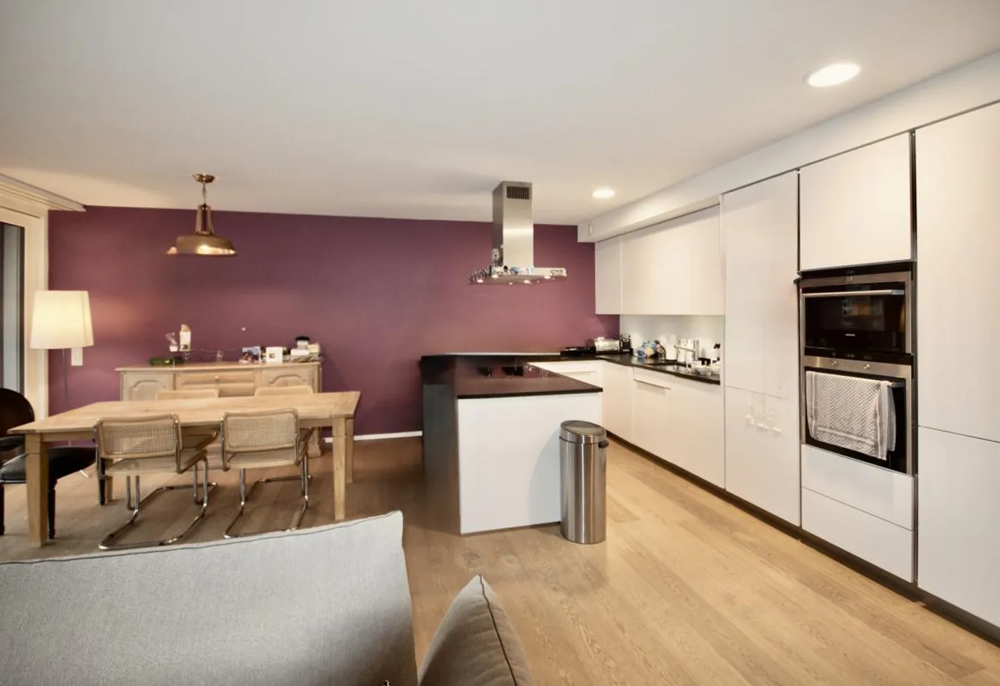 Magnificent 5.5-room apartment with parking and wellness - Photo 2 of 11