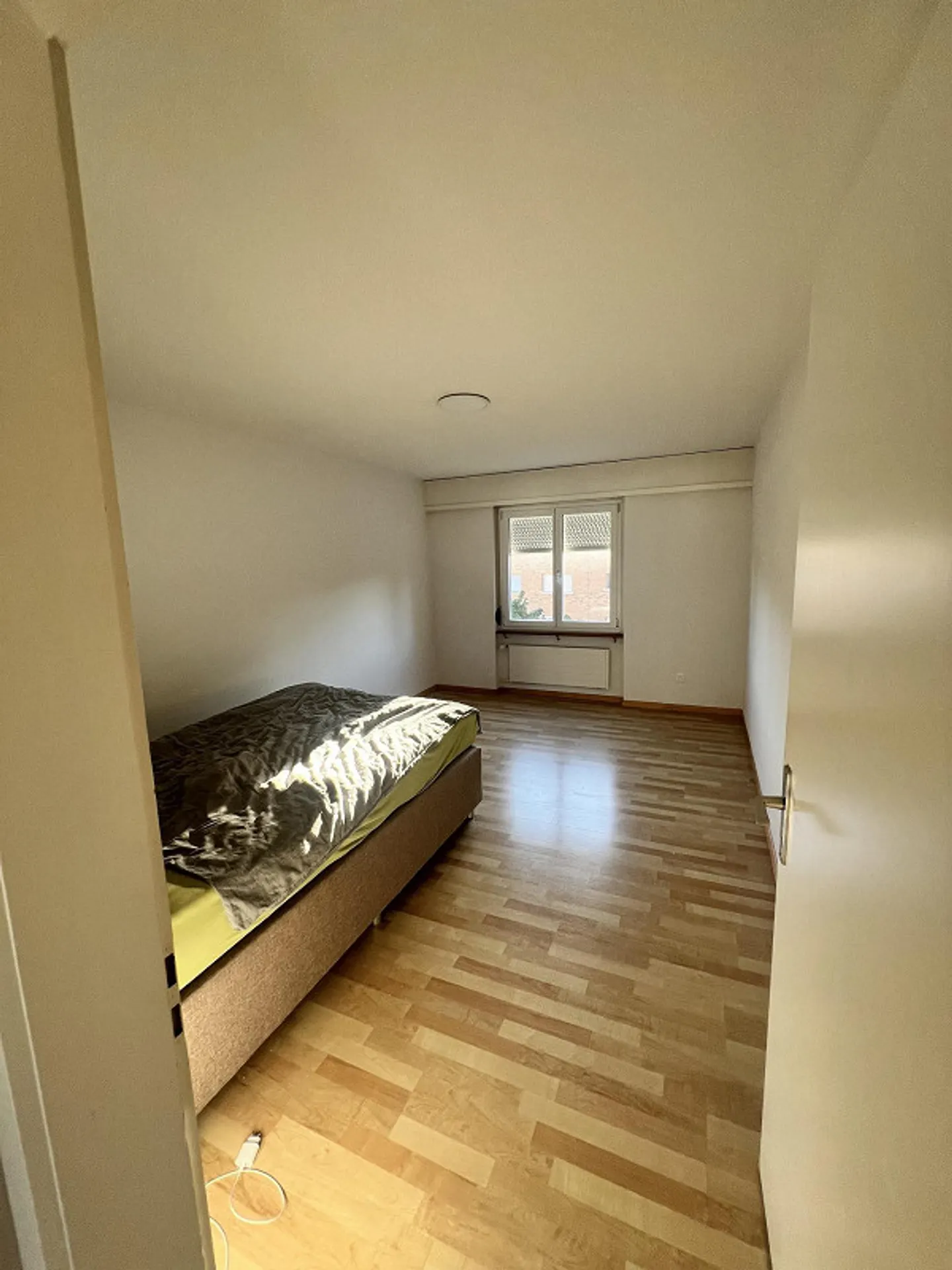 Appartement lumineux de 4½ pièces avec balcon et box garage à Hünenberg - à partir du 01 - Photo 4 sur 9