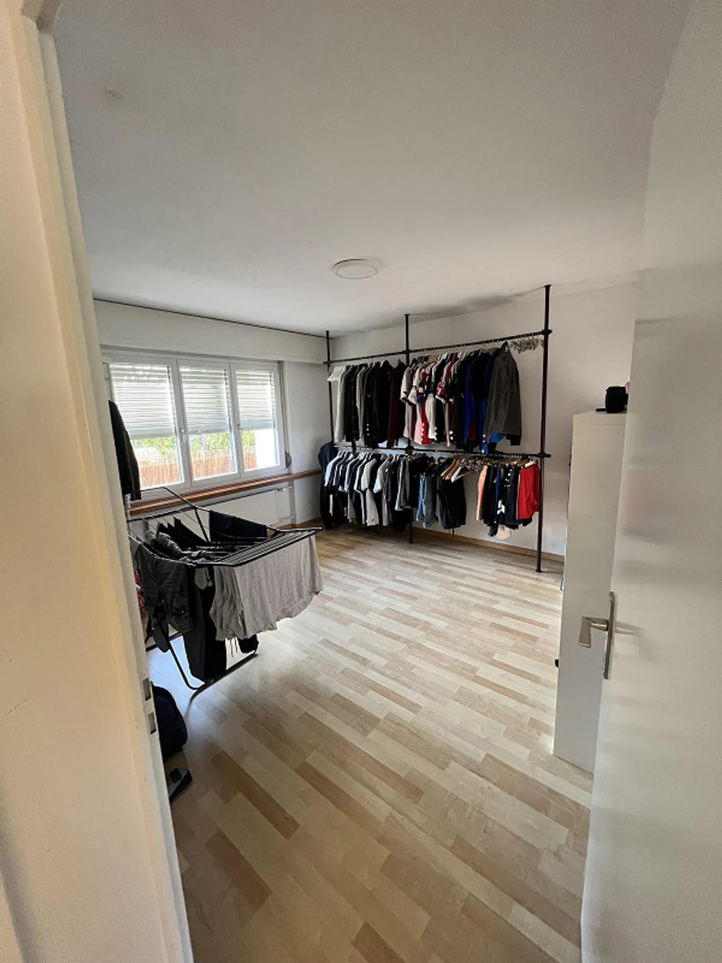 Appartement lumineux de 4½ pièces avec balcon et box garage à Hünenberg - à partir du 01 - Photo 7 sur 9