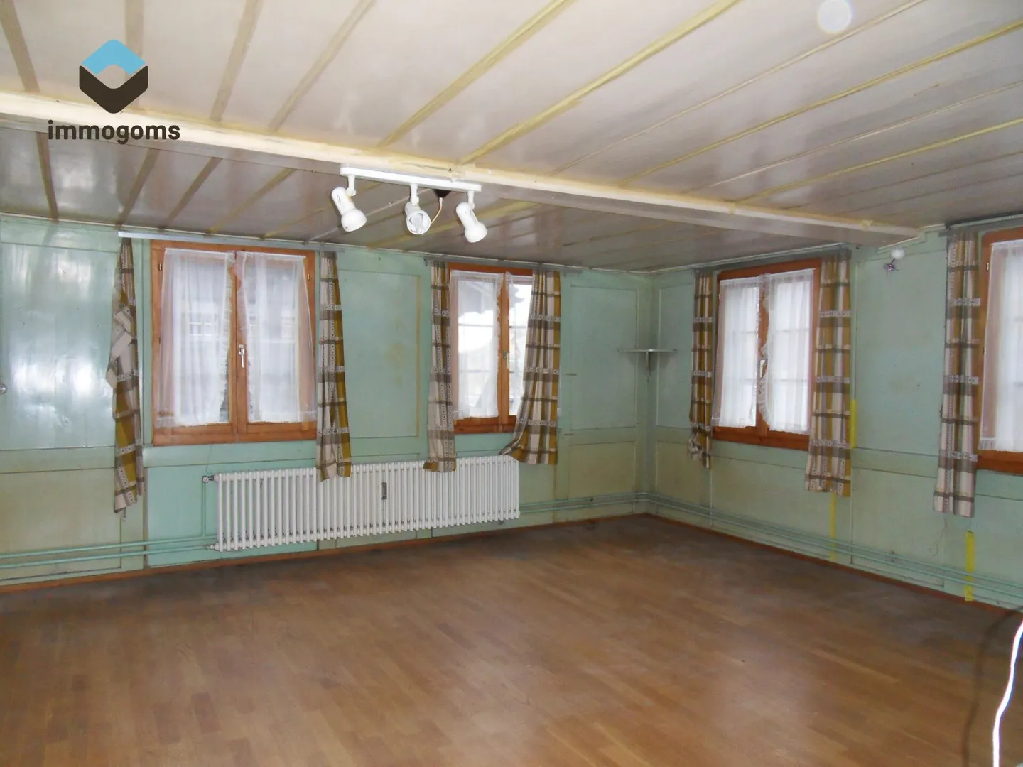 Maison avec trois appartements dans un emplacement central - Photo 3 sur 10