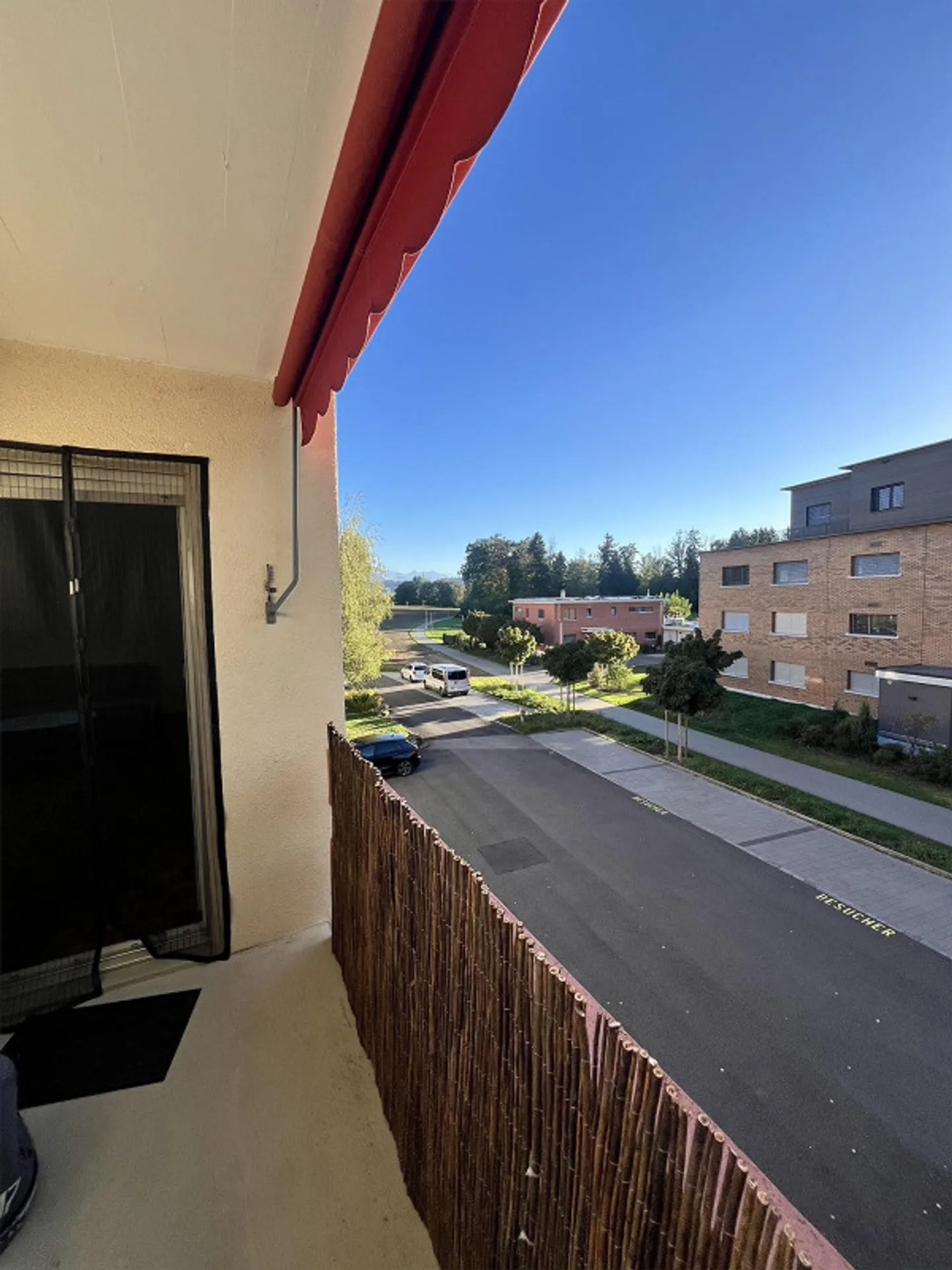 Appartement lumineux de 4½ pièces avec balcon et box garage à Hünenberg - à partir du 01 - Photo 9 sur 9