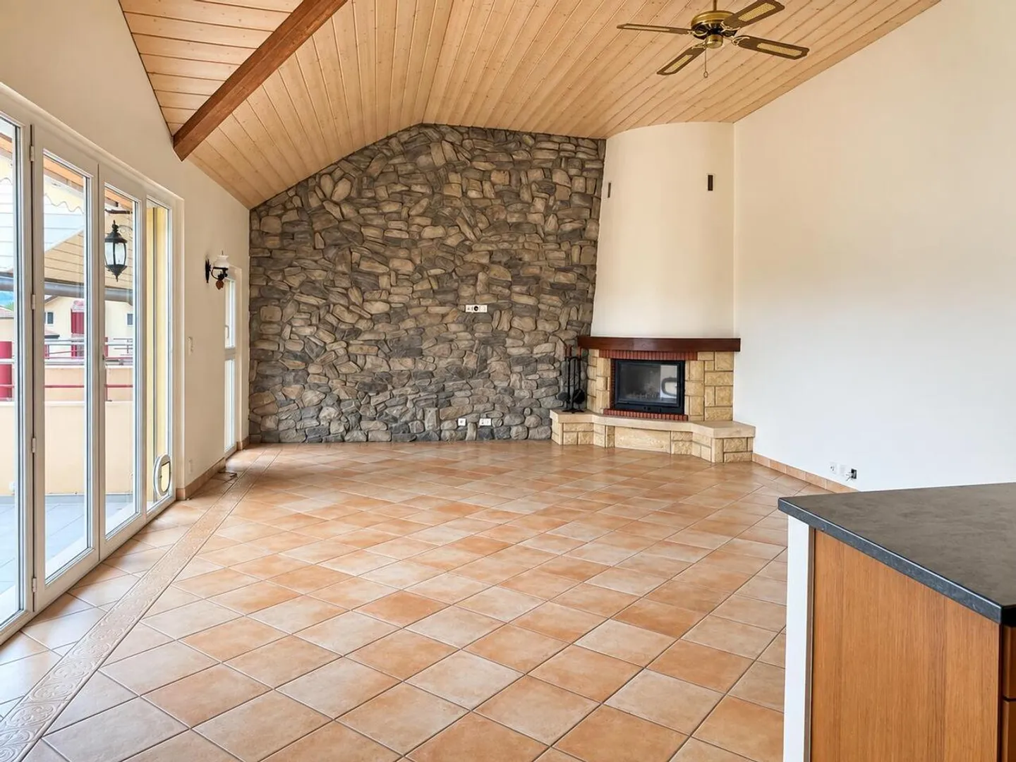 Spacious 3.5-room apartment
Large balcony-terrace - Photo 2 of 13
