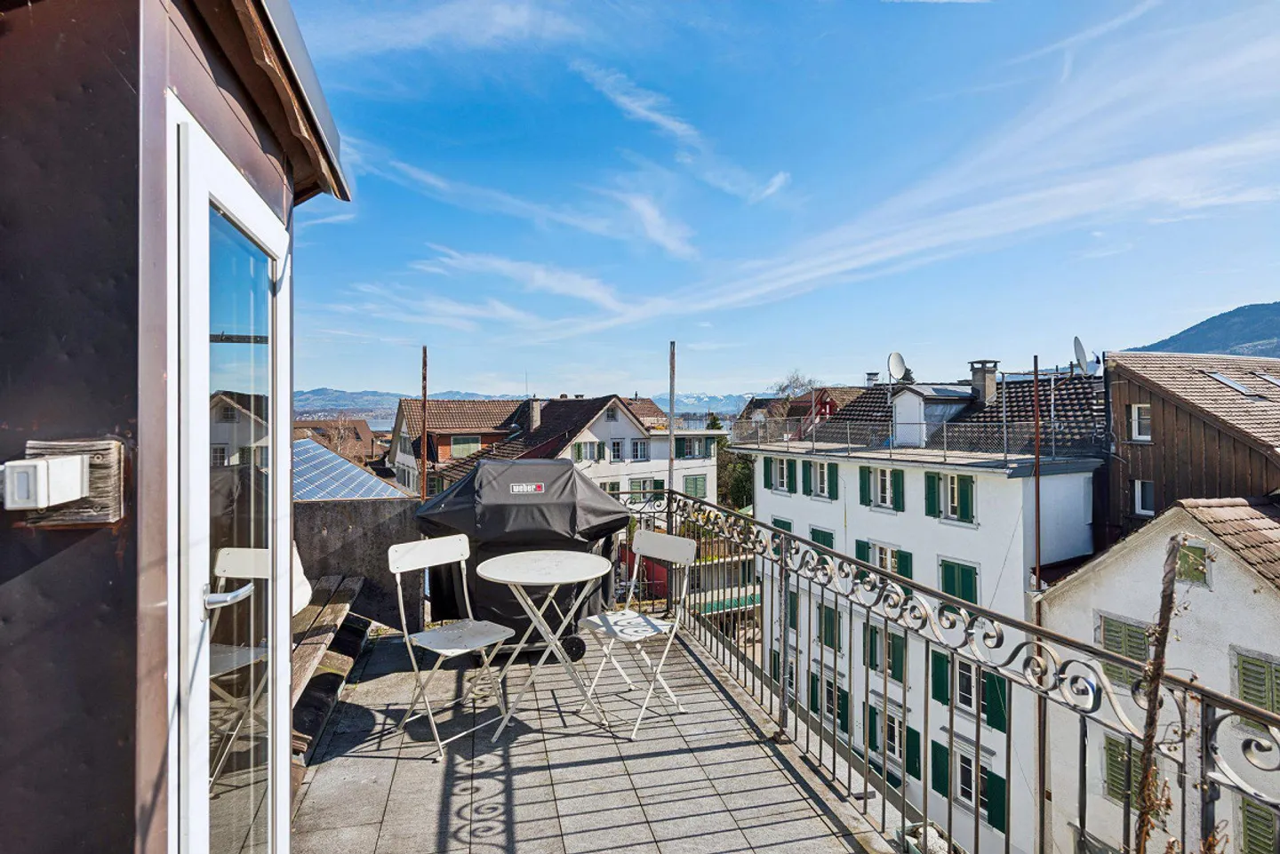 Edificio residenziale e commerciale attraente nel cuore di Richterswil - Foto 1 di 4